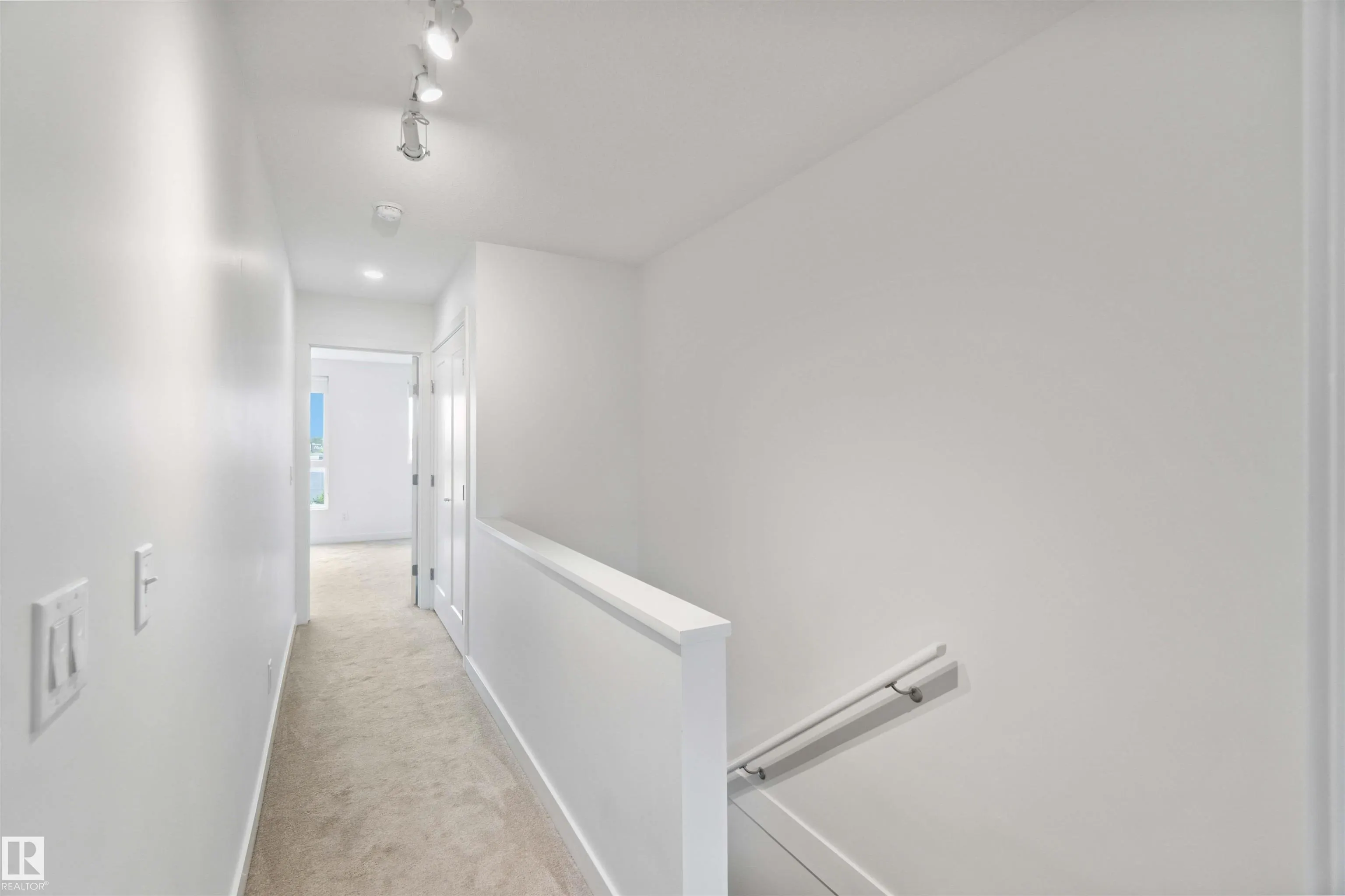 100 JENSEN LAKES Boulevard