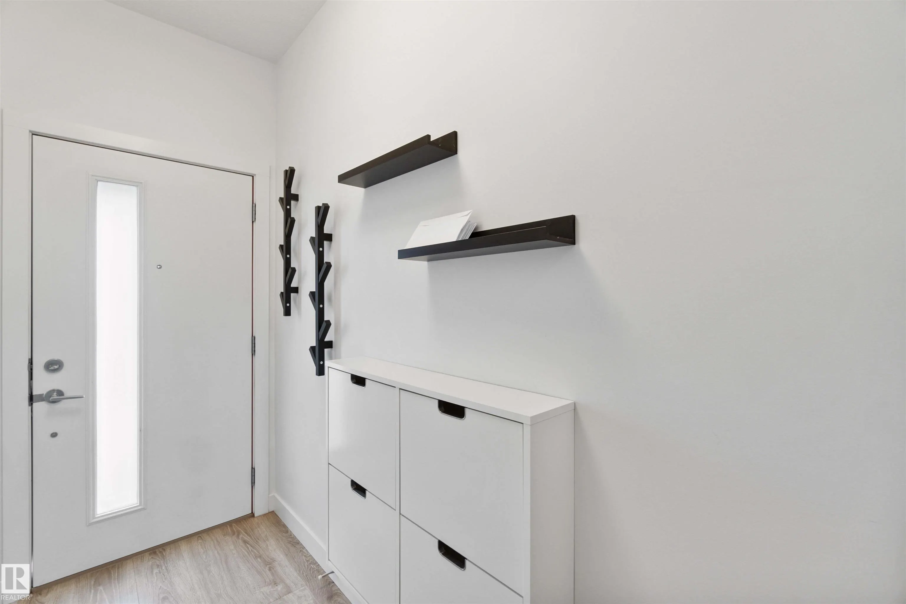 100 JENSEN LAKES Boulevard