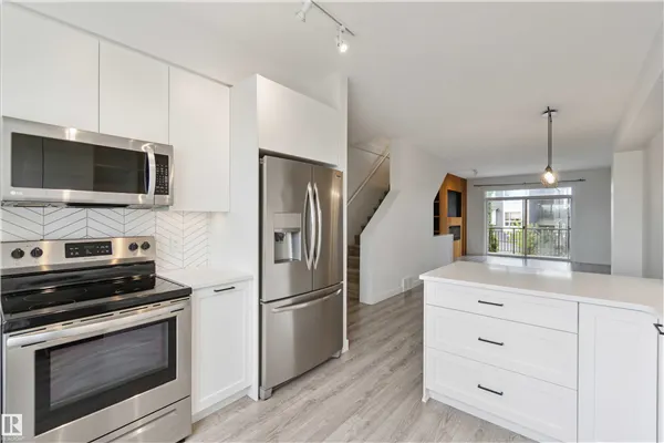 100 JENSEN LAKES Boulevard