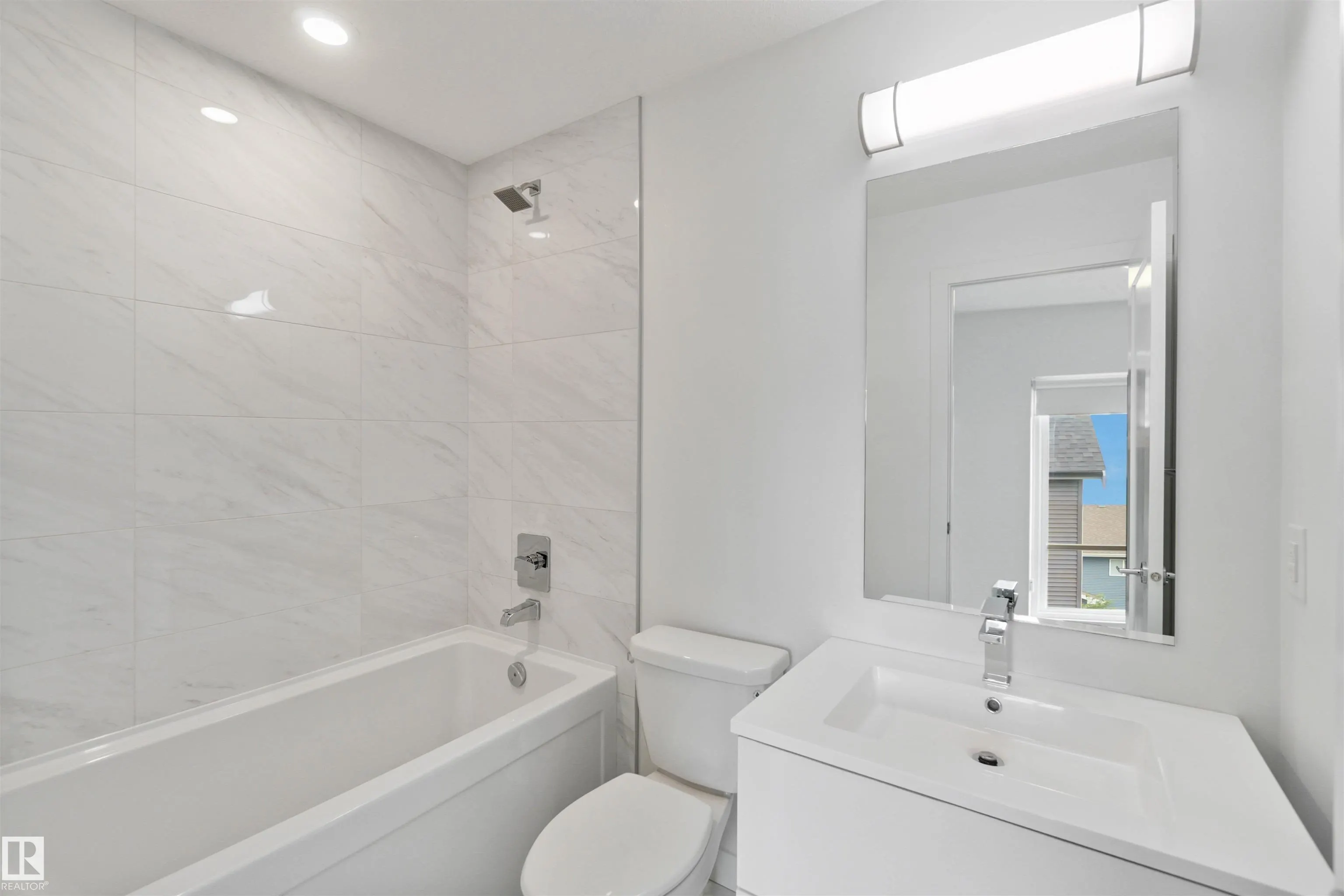 100 JENSEN LAKES Boulevard