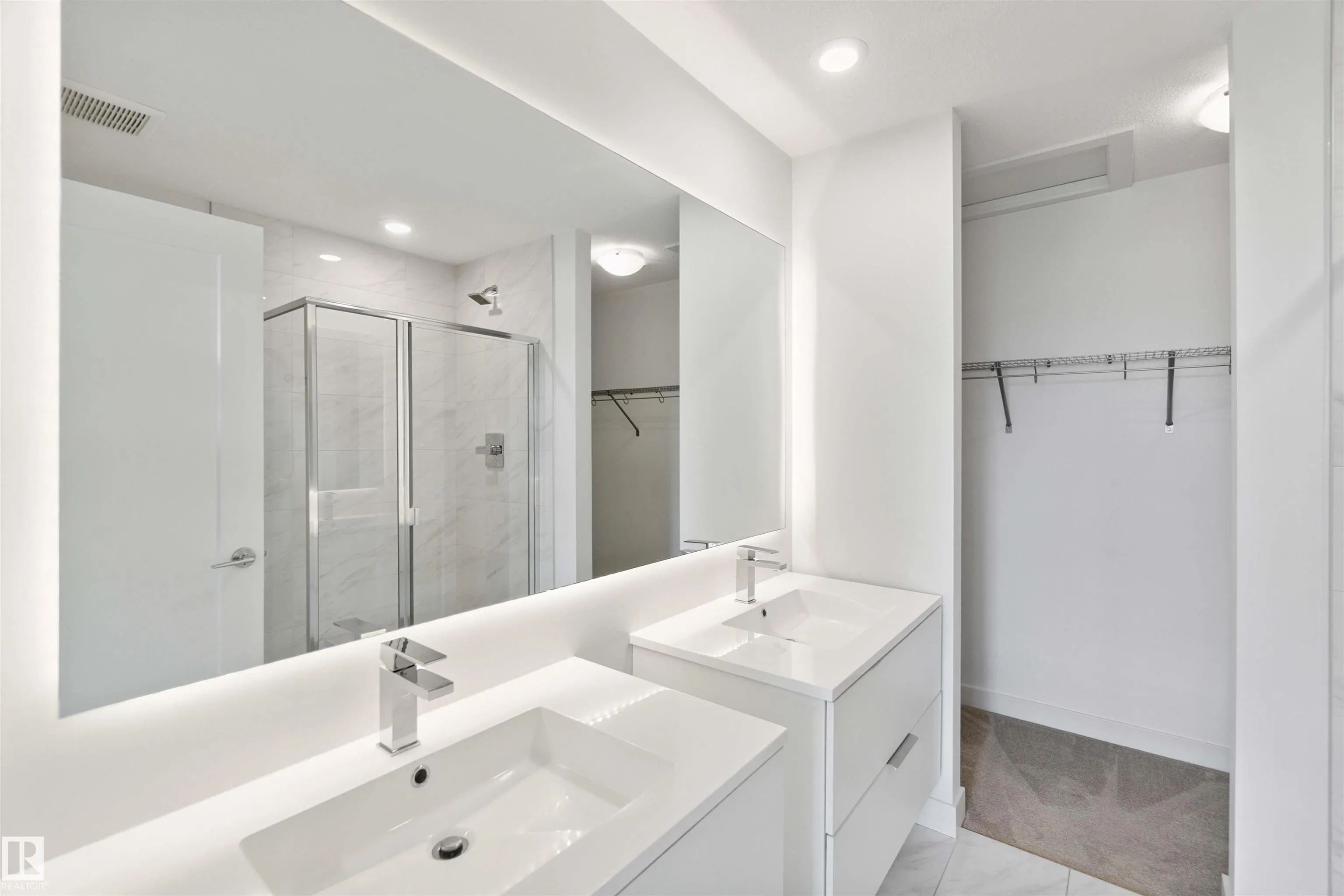 100 JENSEN LAKES Boulevard