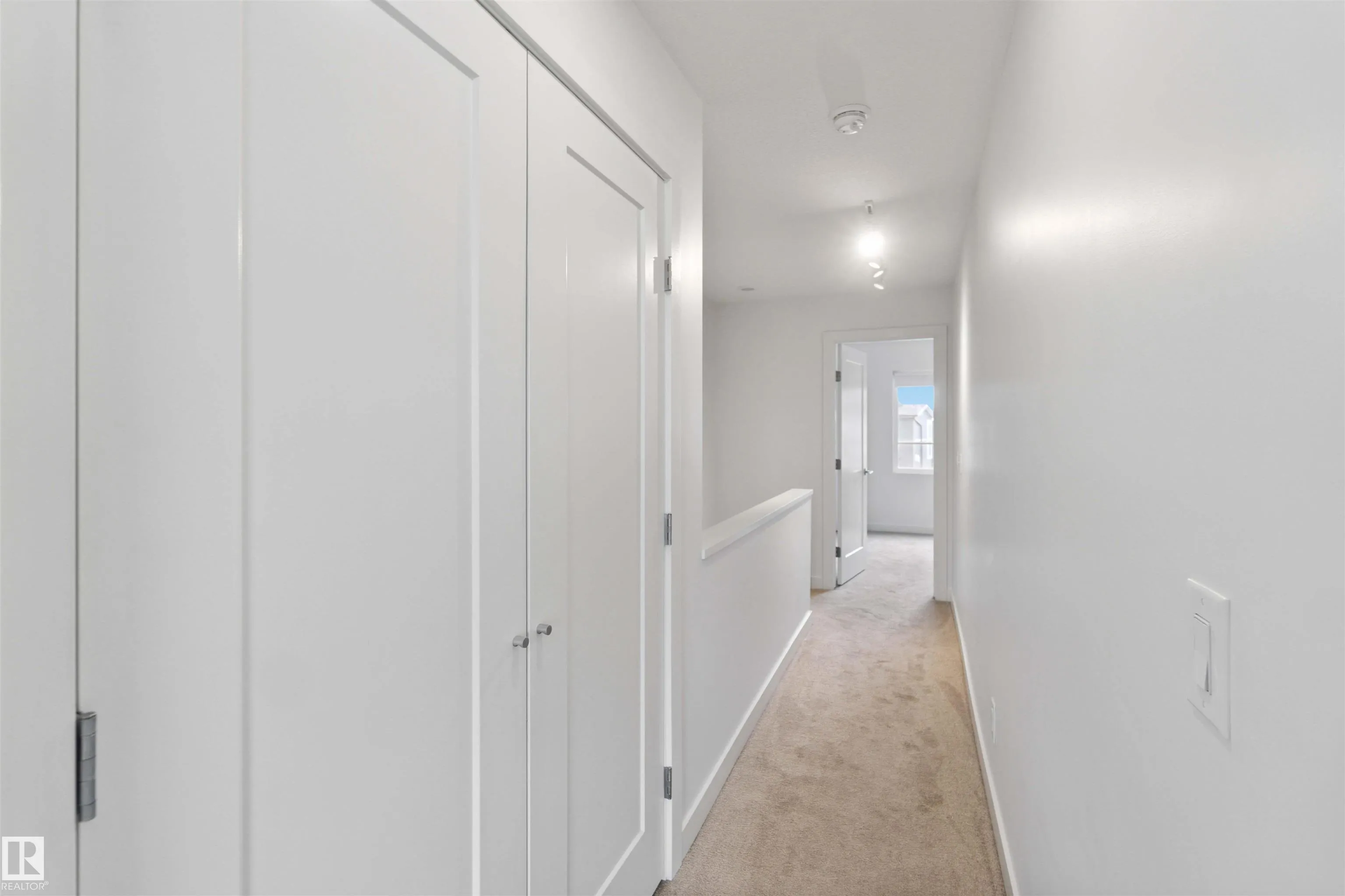 100 JENSEN LAKES Boulevard