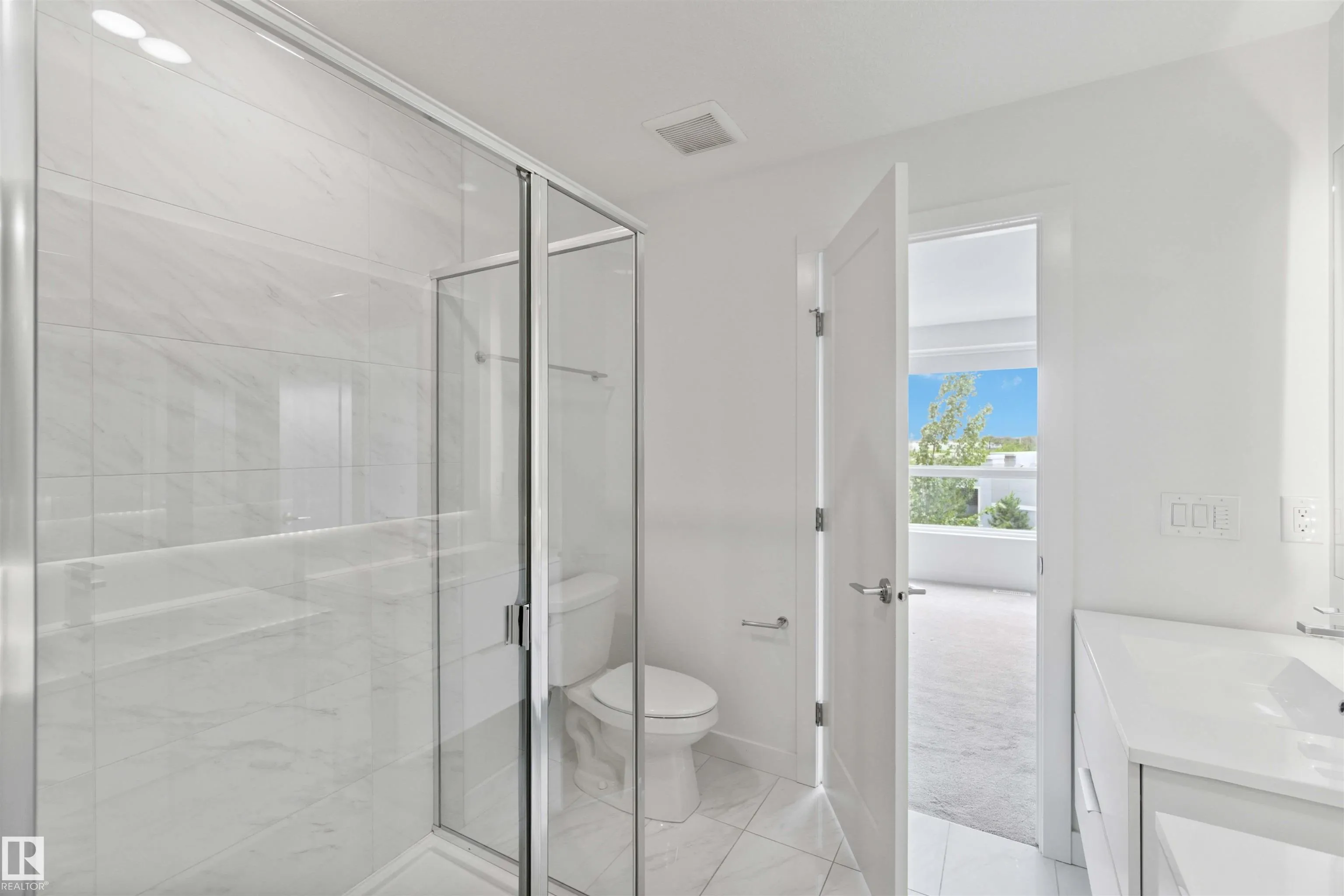 100 JENSEN LAKES Boulevard