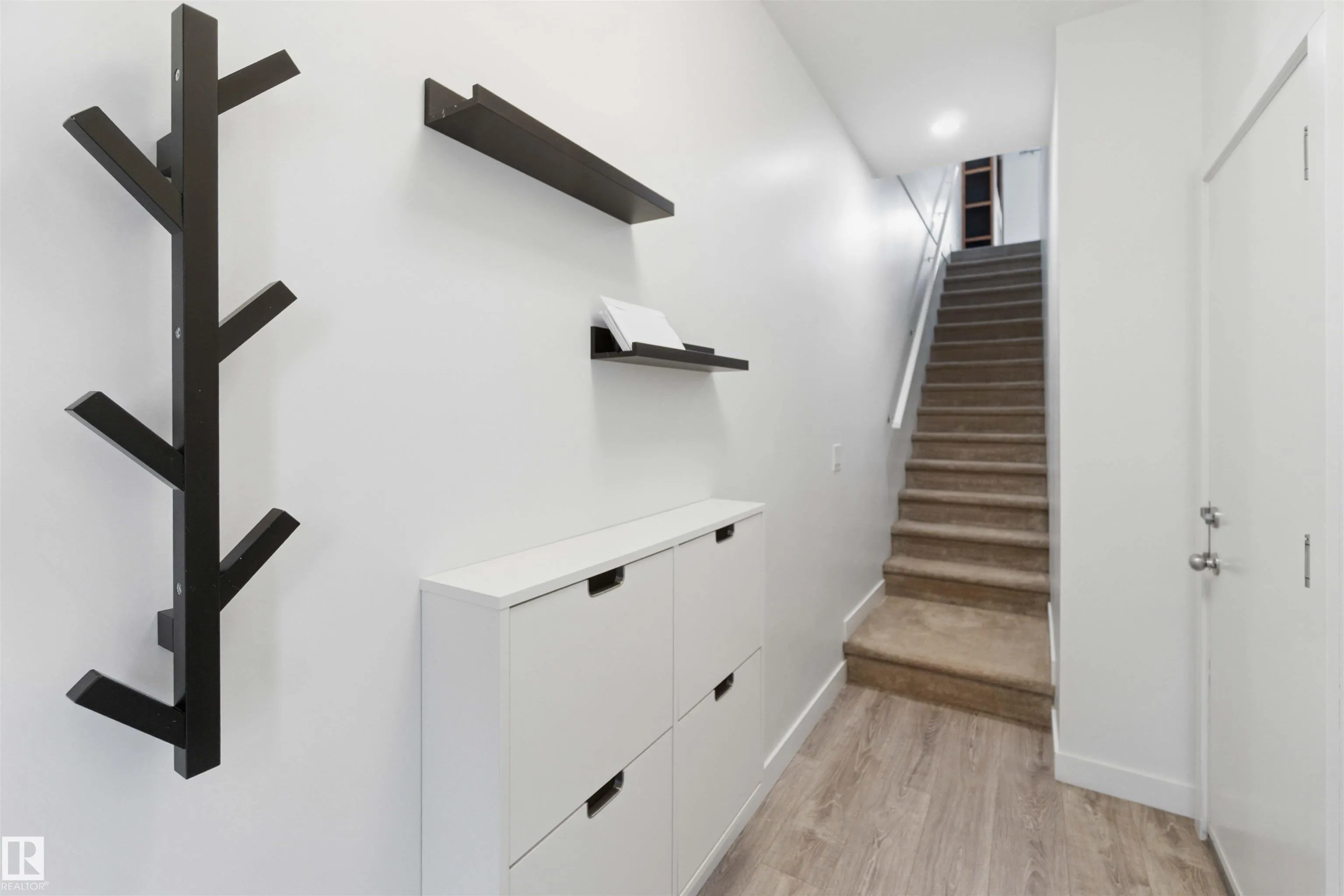 100 JENSEN LAKES Boulevard