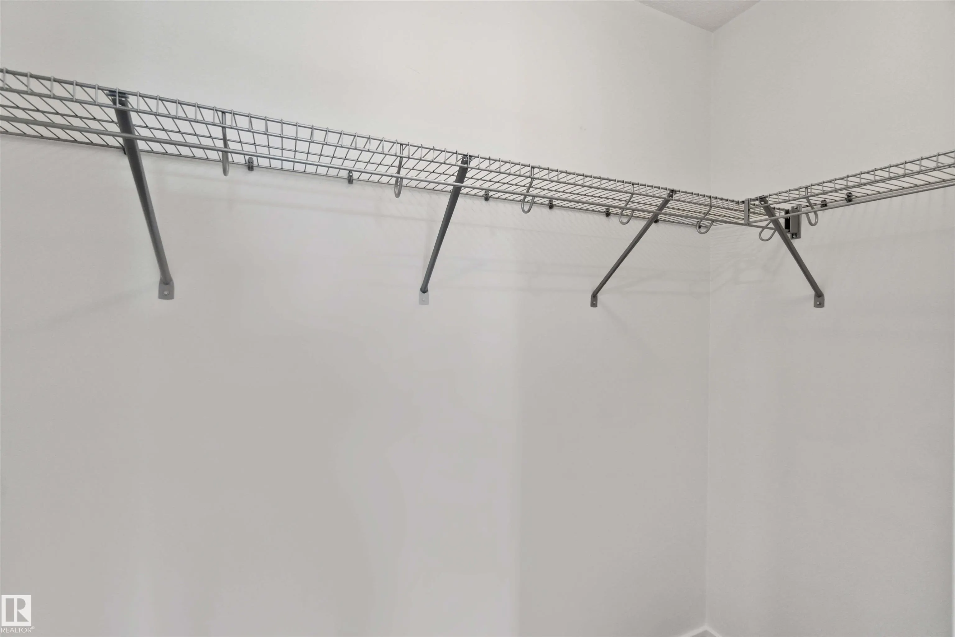 100 JENSEN LAKES Boulevard