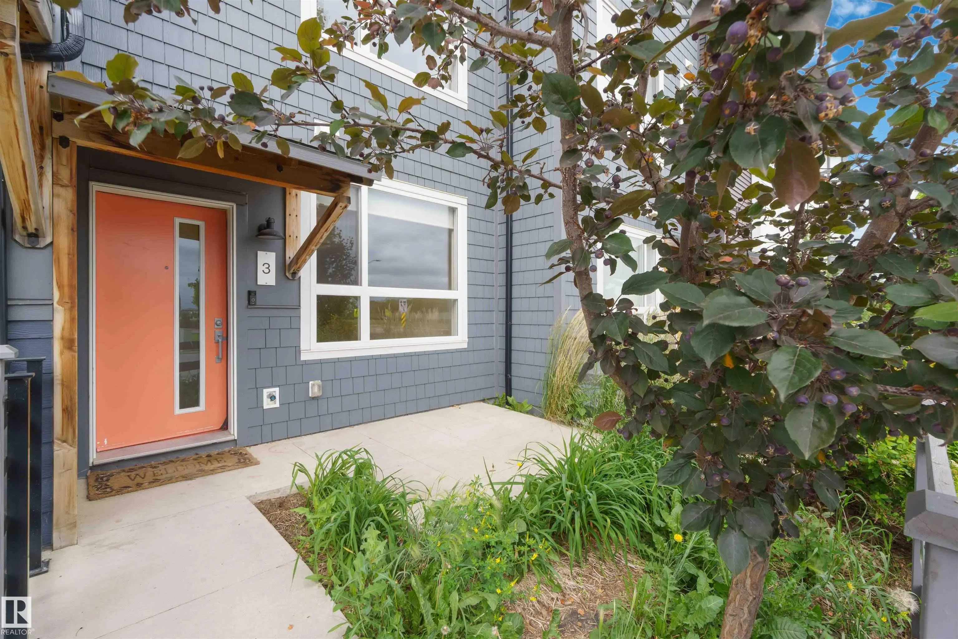 100 JENSEN LAKES Boulevard