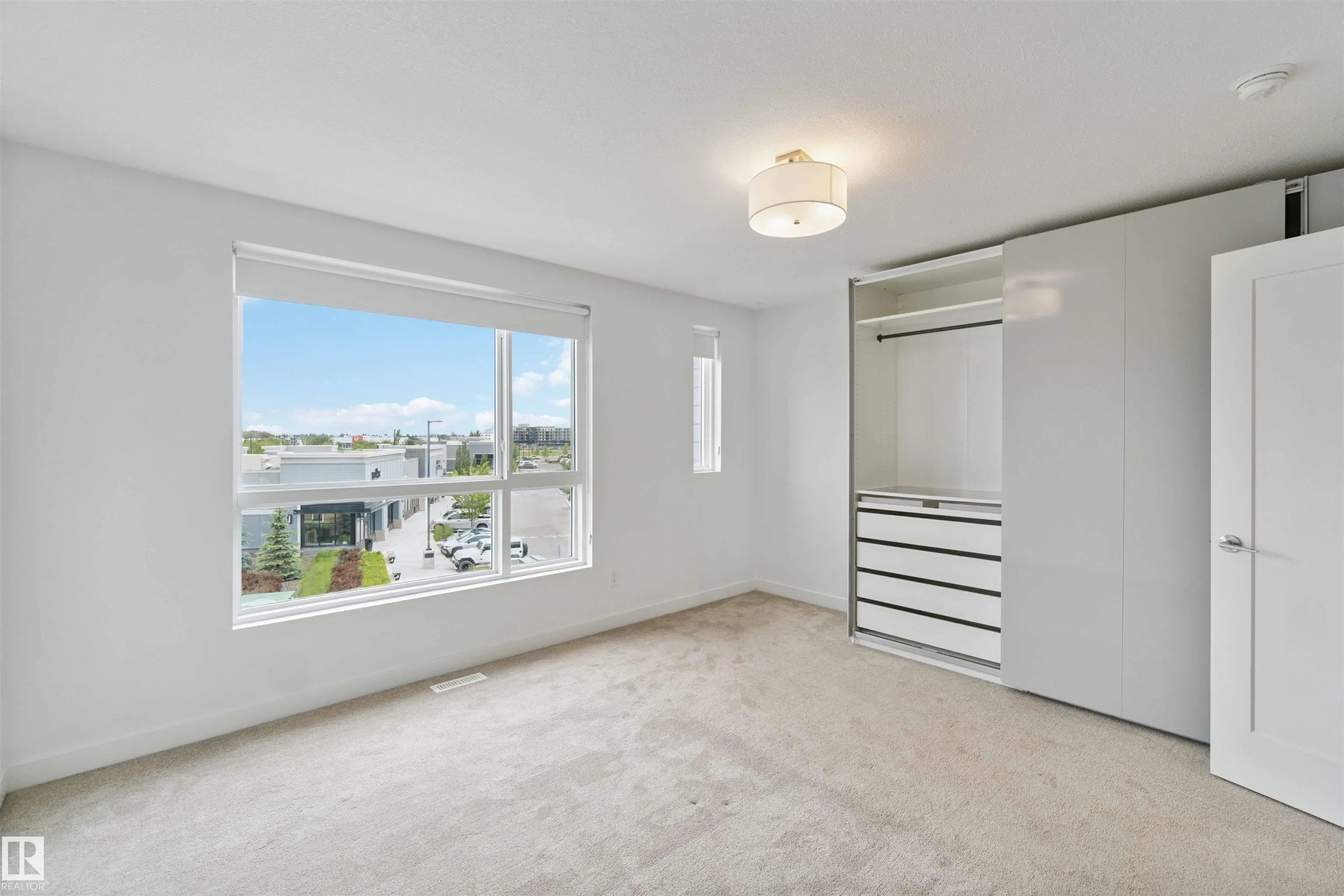 100 JENSEN LAKES Boulevard