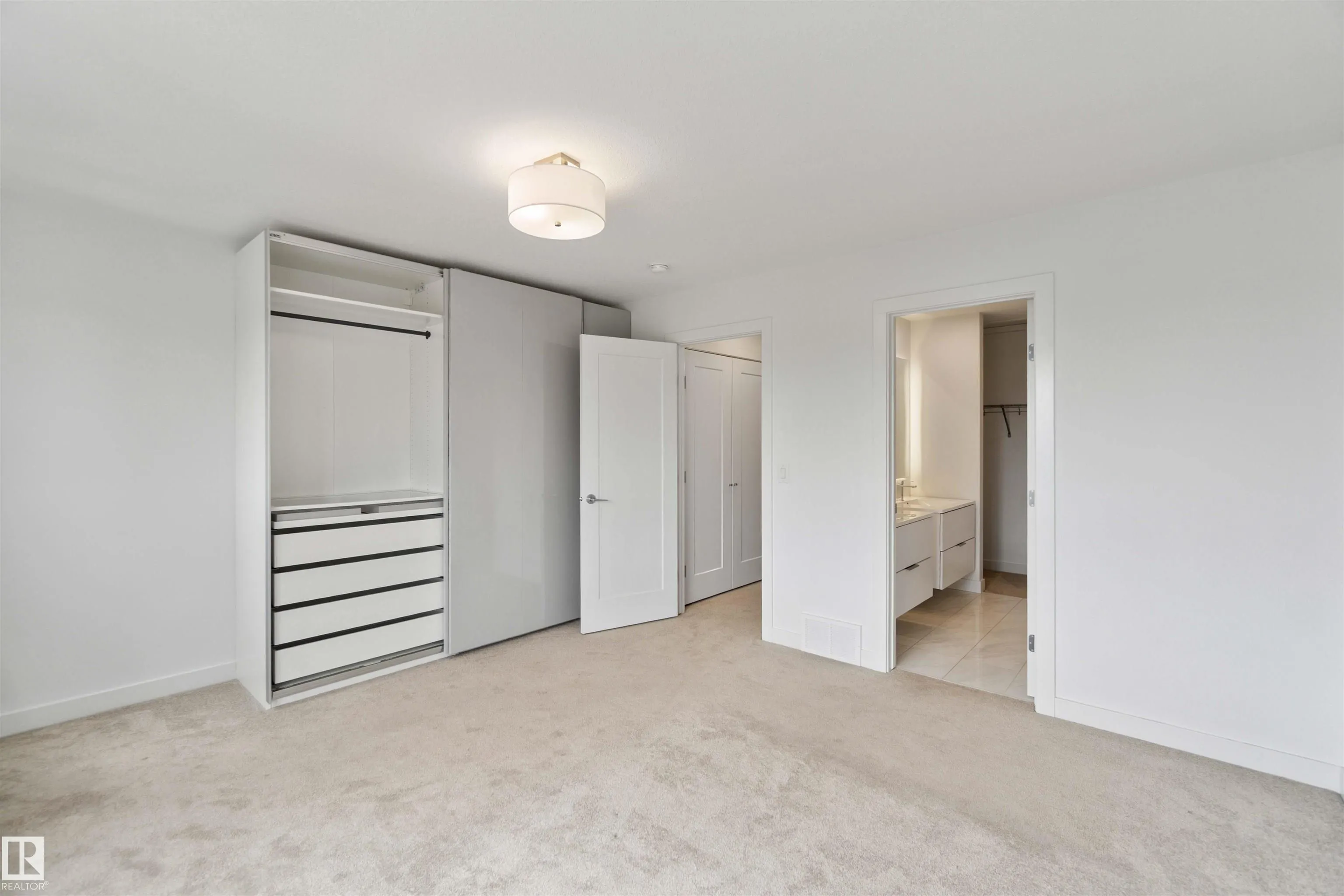 100 JENSEN LAKES Boulevard