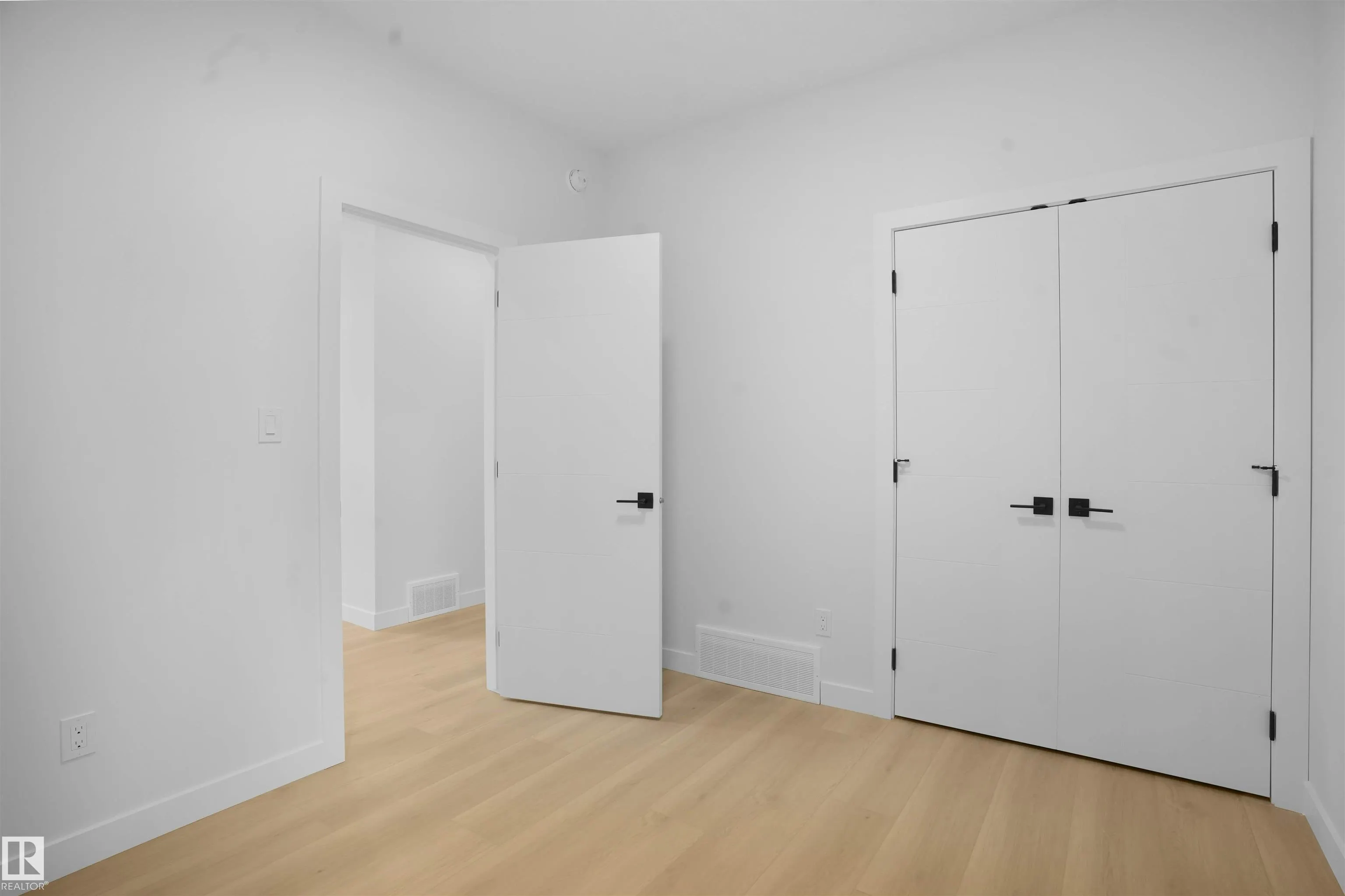 987 Elderberry Landing