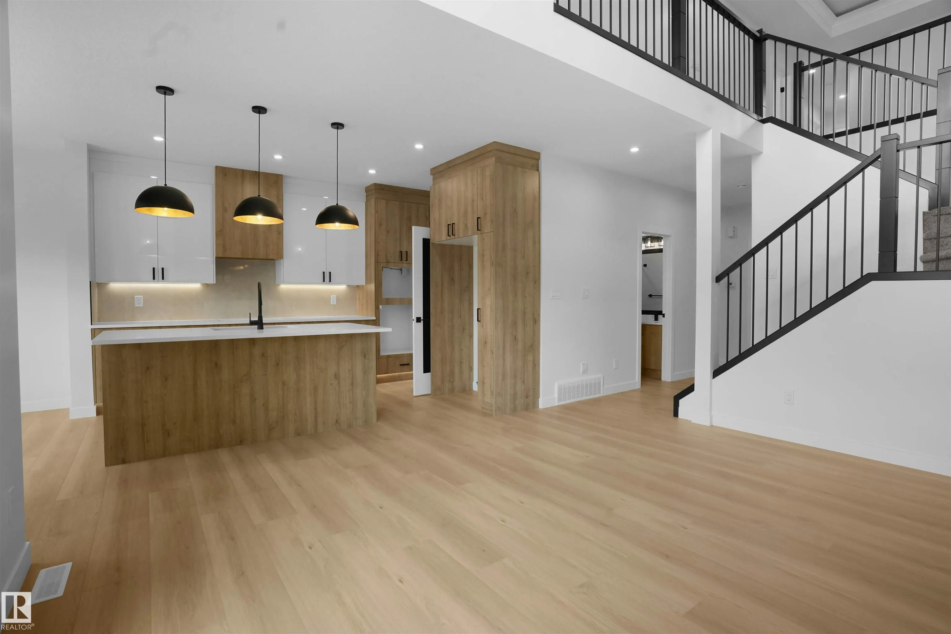 987 Elderberry Landing