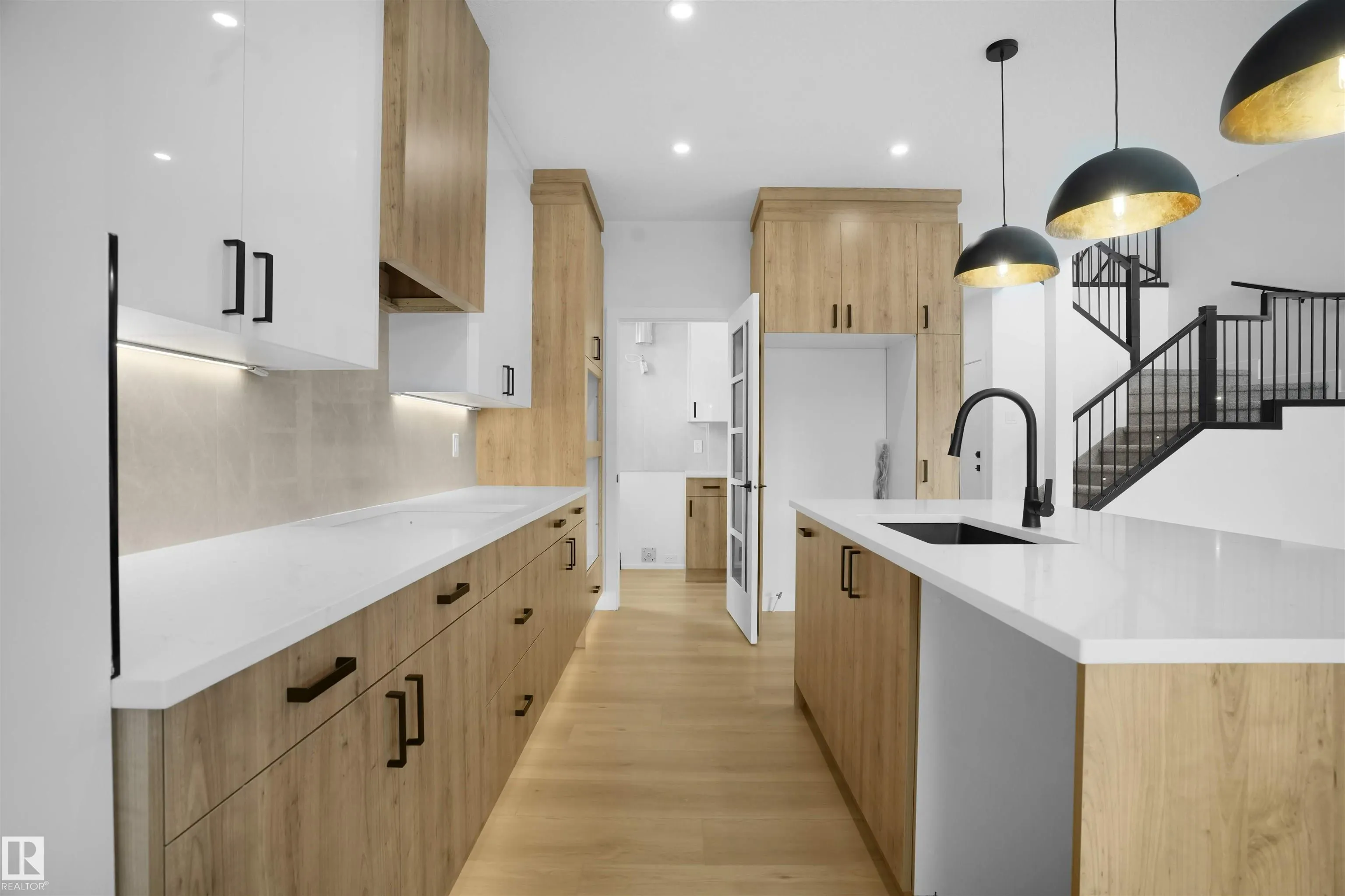 987 Elderberry Landing