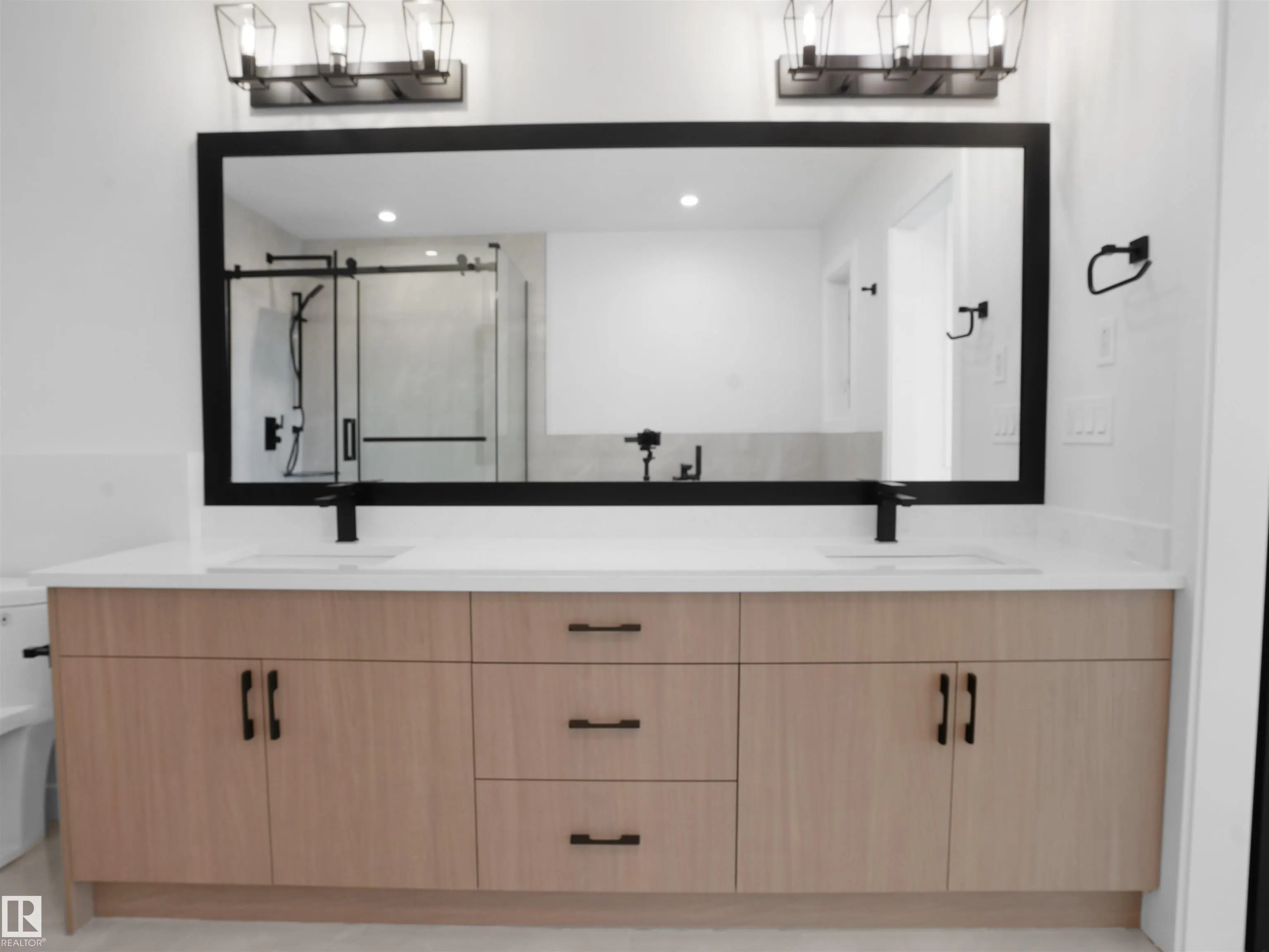 955 Elderberry Landing