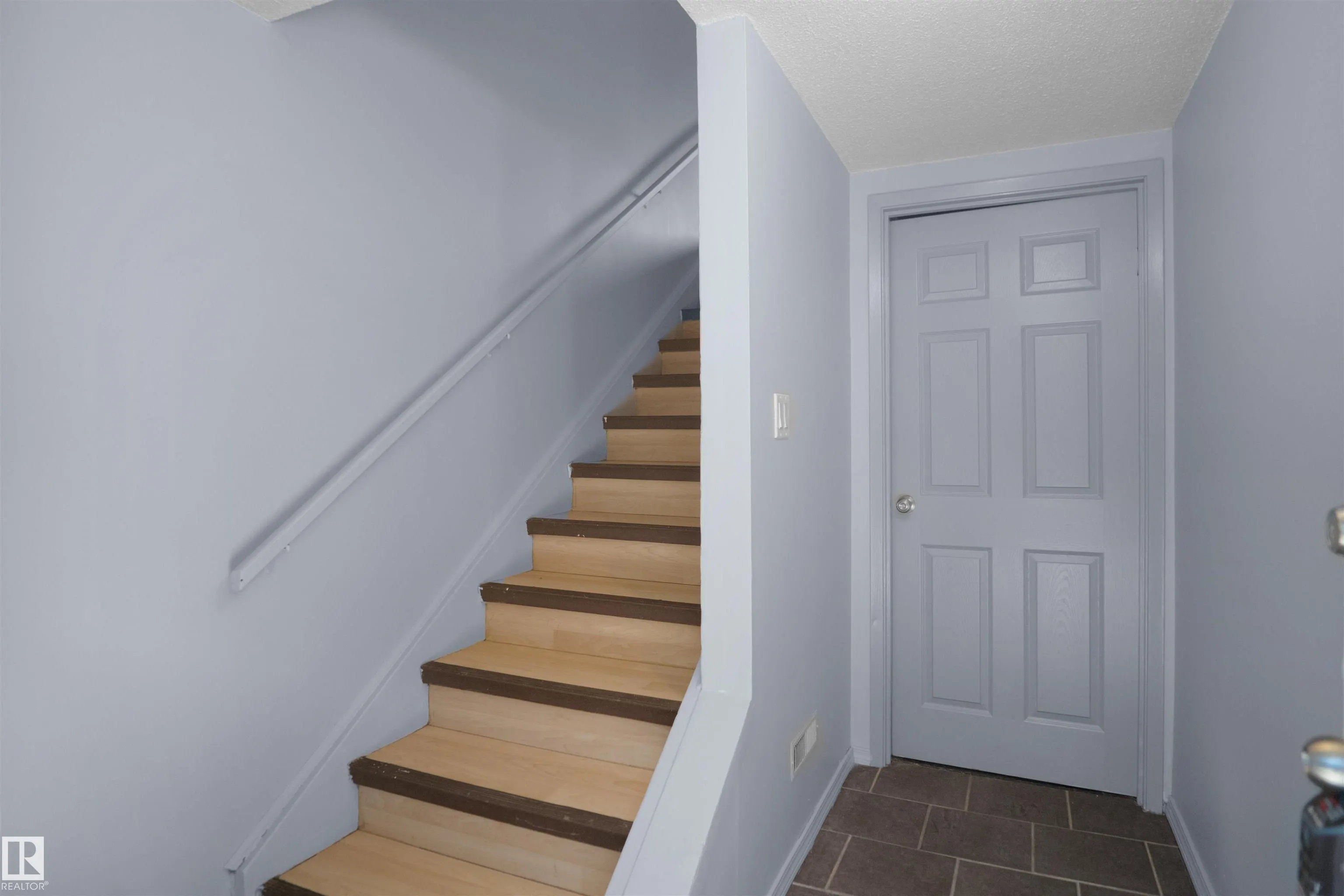 887 ABBOTTSFIELD Road