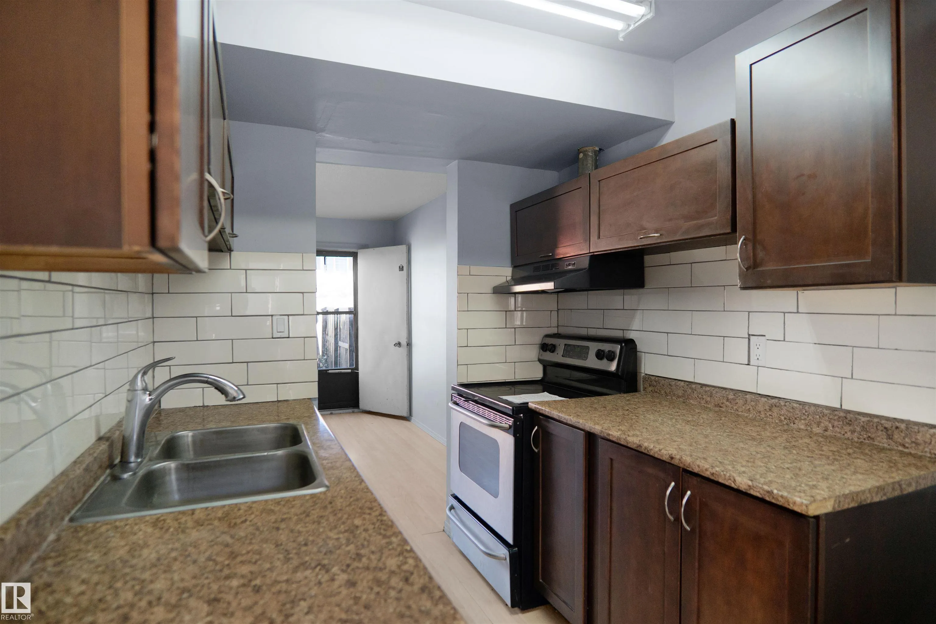 887 ABBOTTSFIELD Road