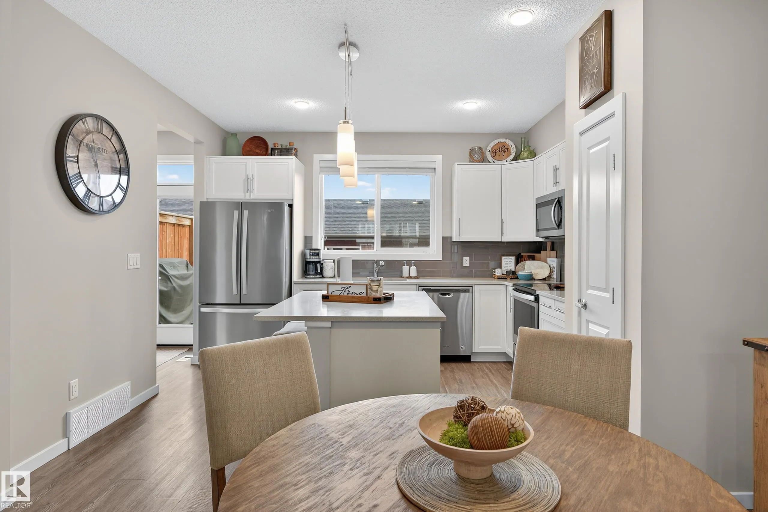 1184 ROSENTHAL Boulevard