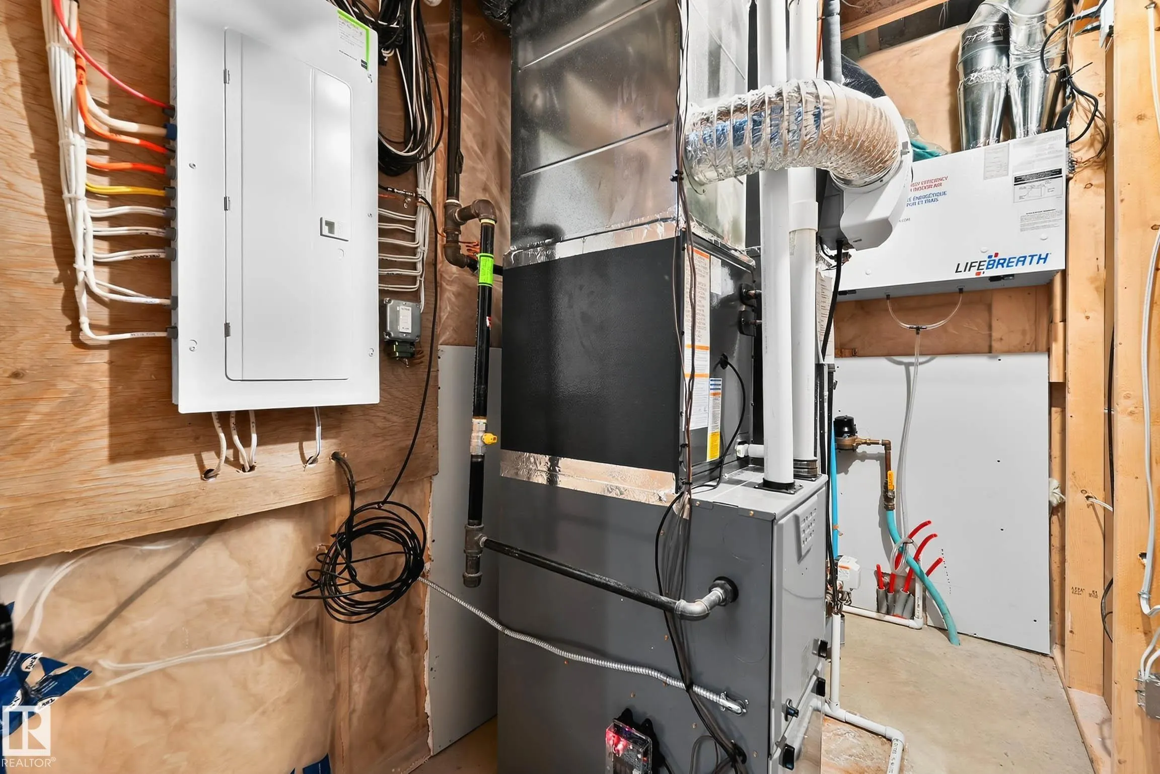 8805 STRATHEARN Drive