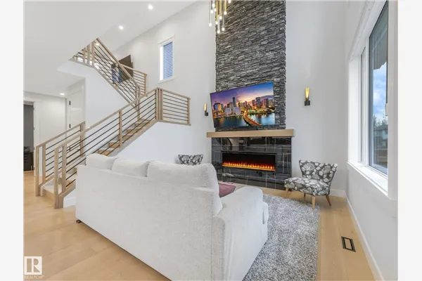 53 AUTUMNWOOD Crescent