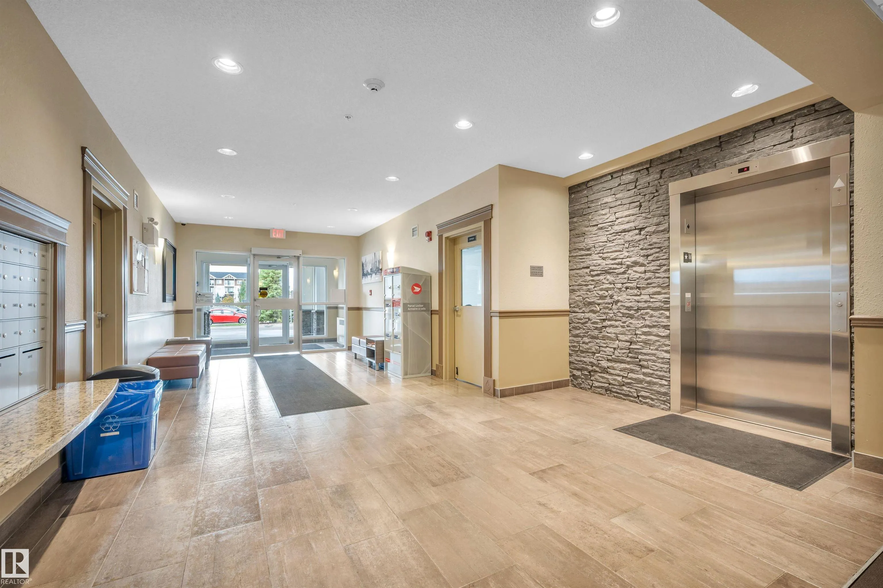 2 AUGUSTINE Crescent