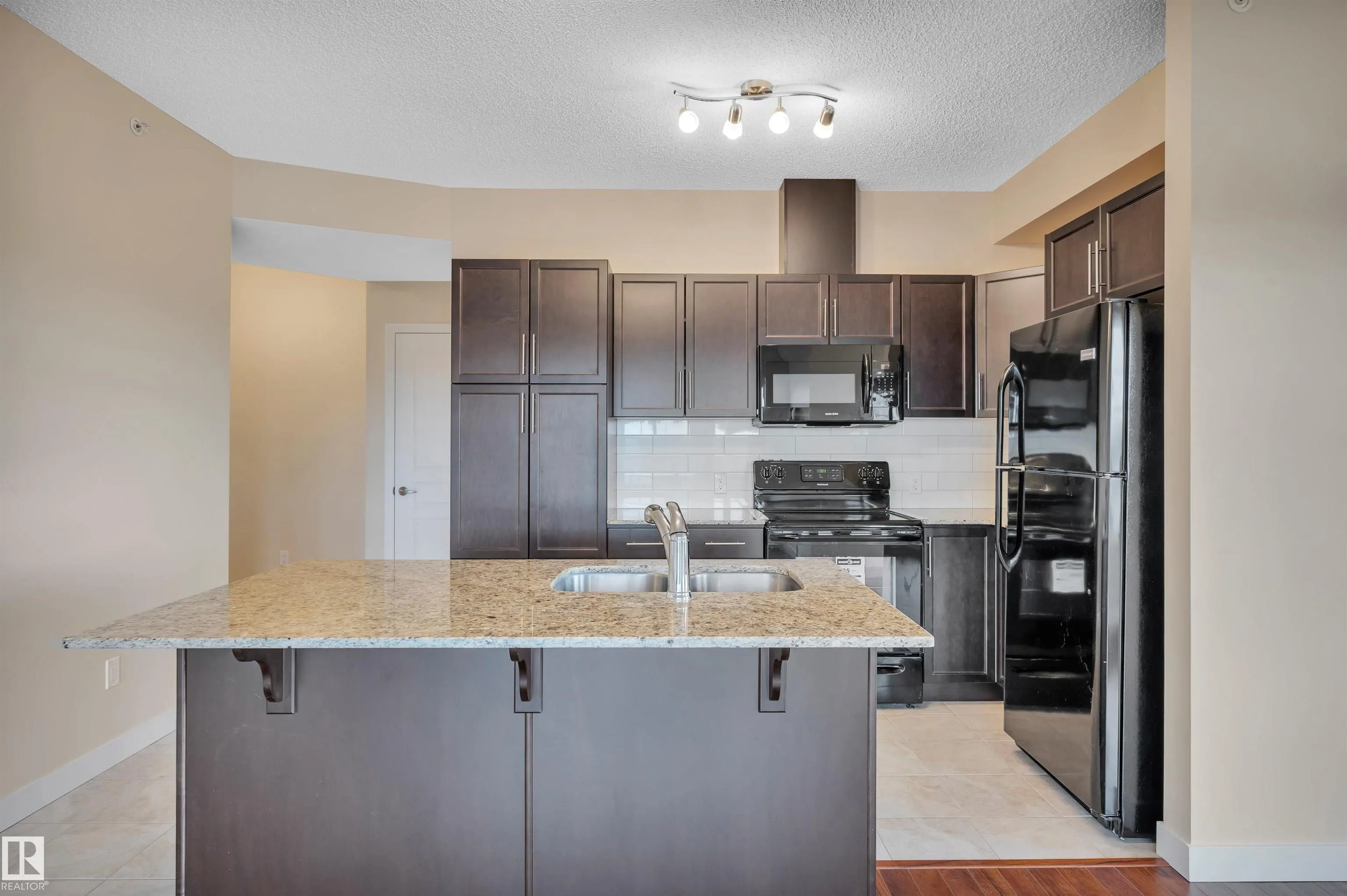 2 AUGUSTINE Crescent