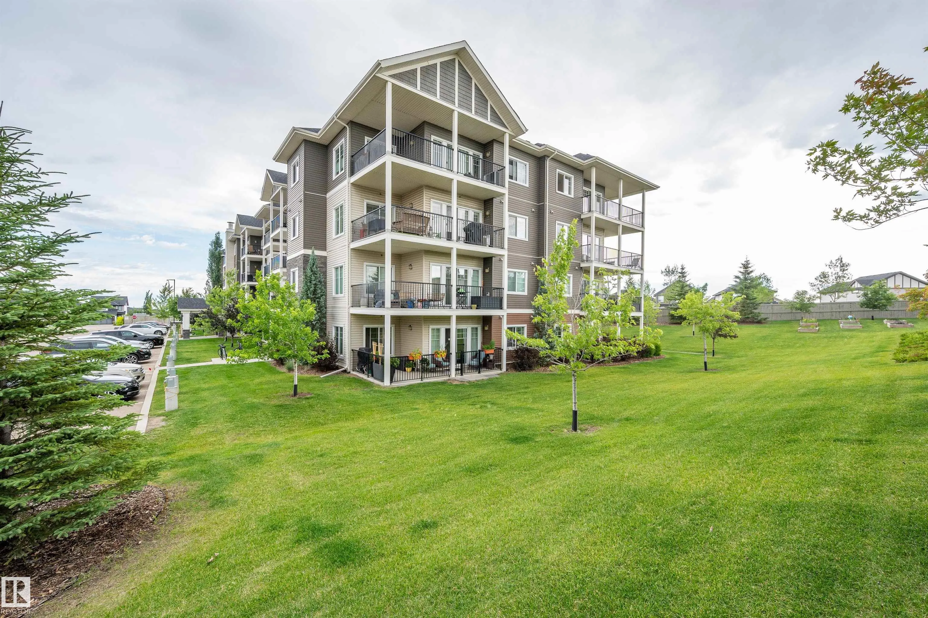 2 AUGUSTINE Crescent