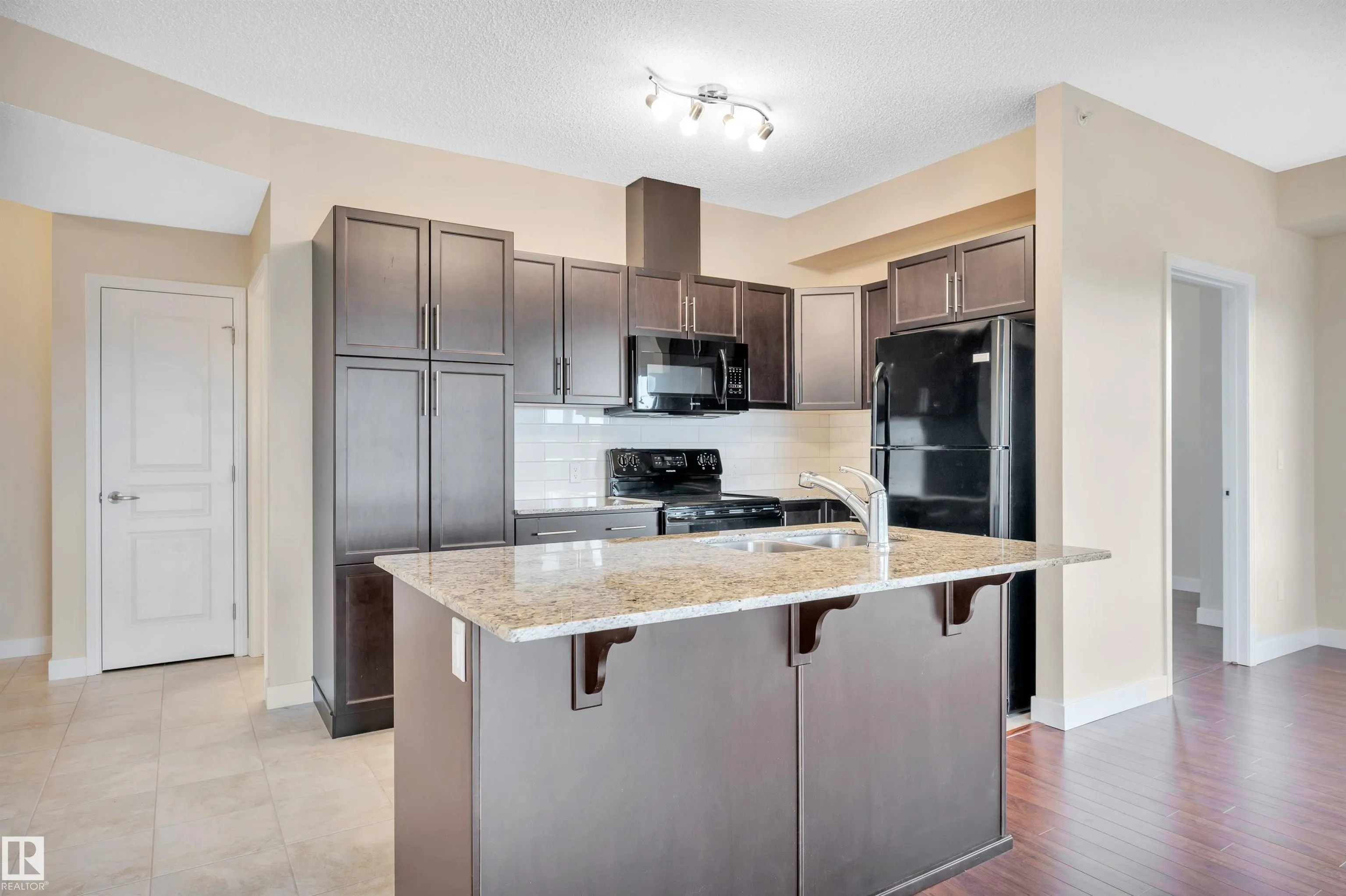 2 AUGUSTINE Crescent