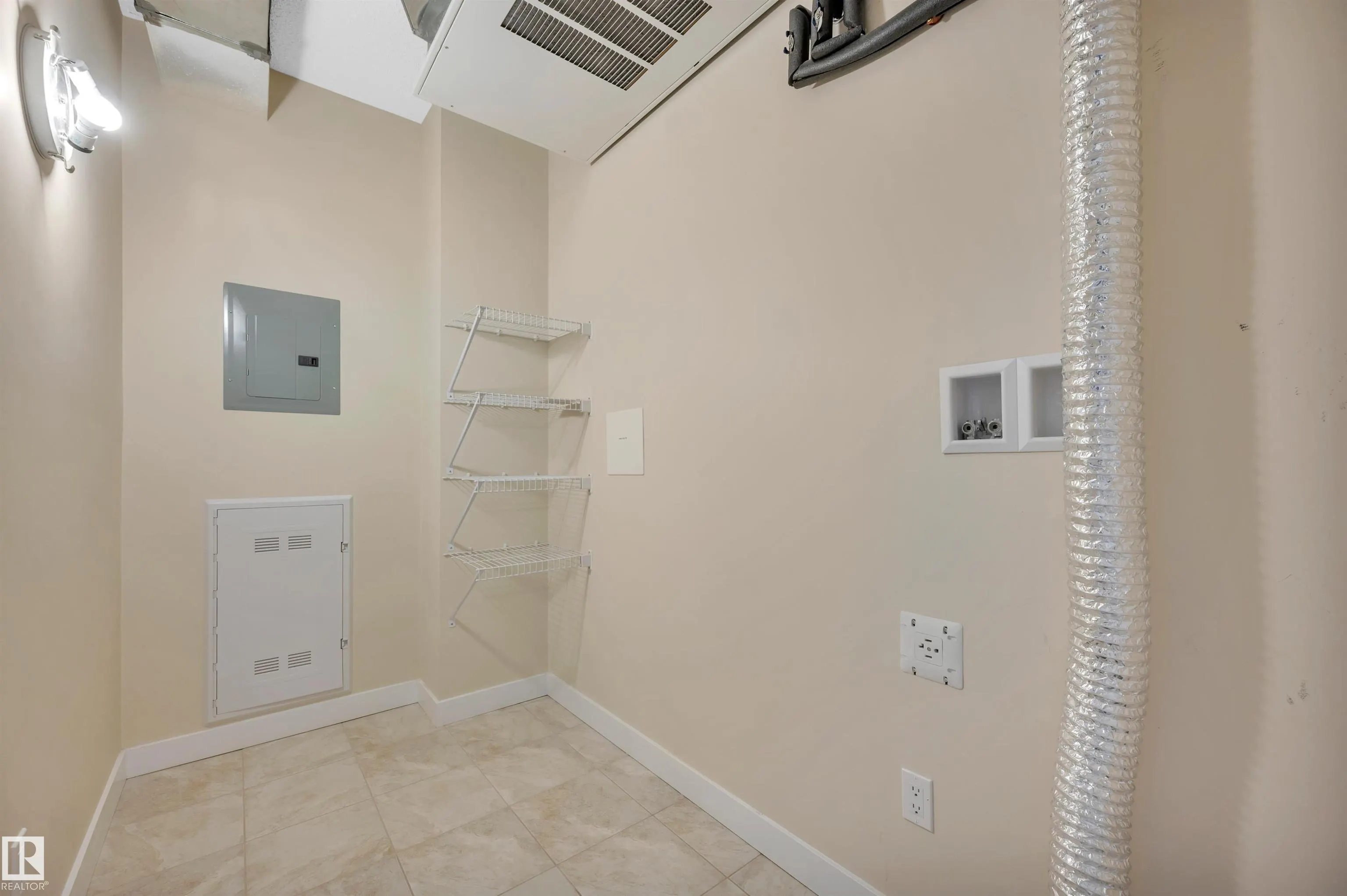 2 AUGUSTINE Crescent