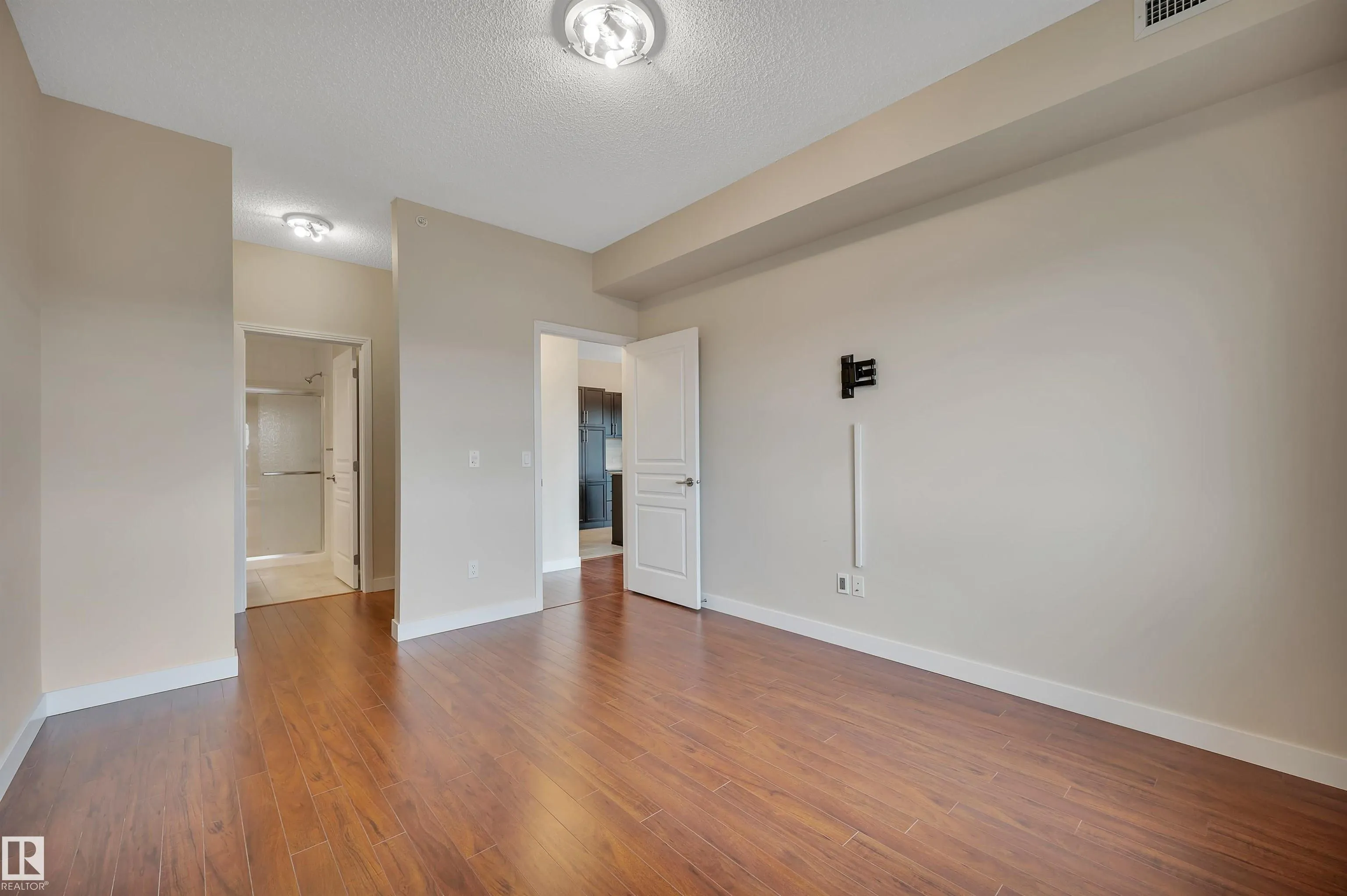 2 AUGUSTINE Crescent