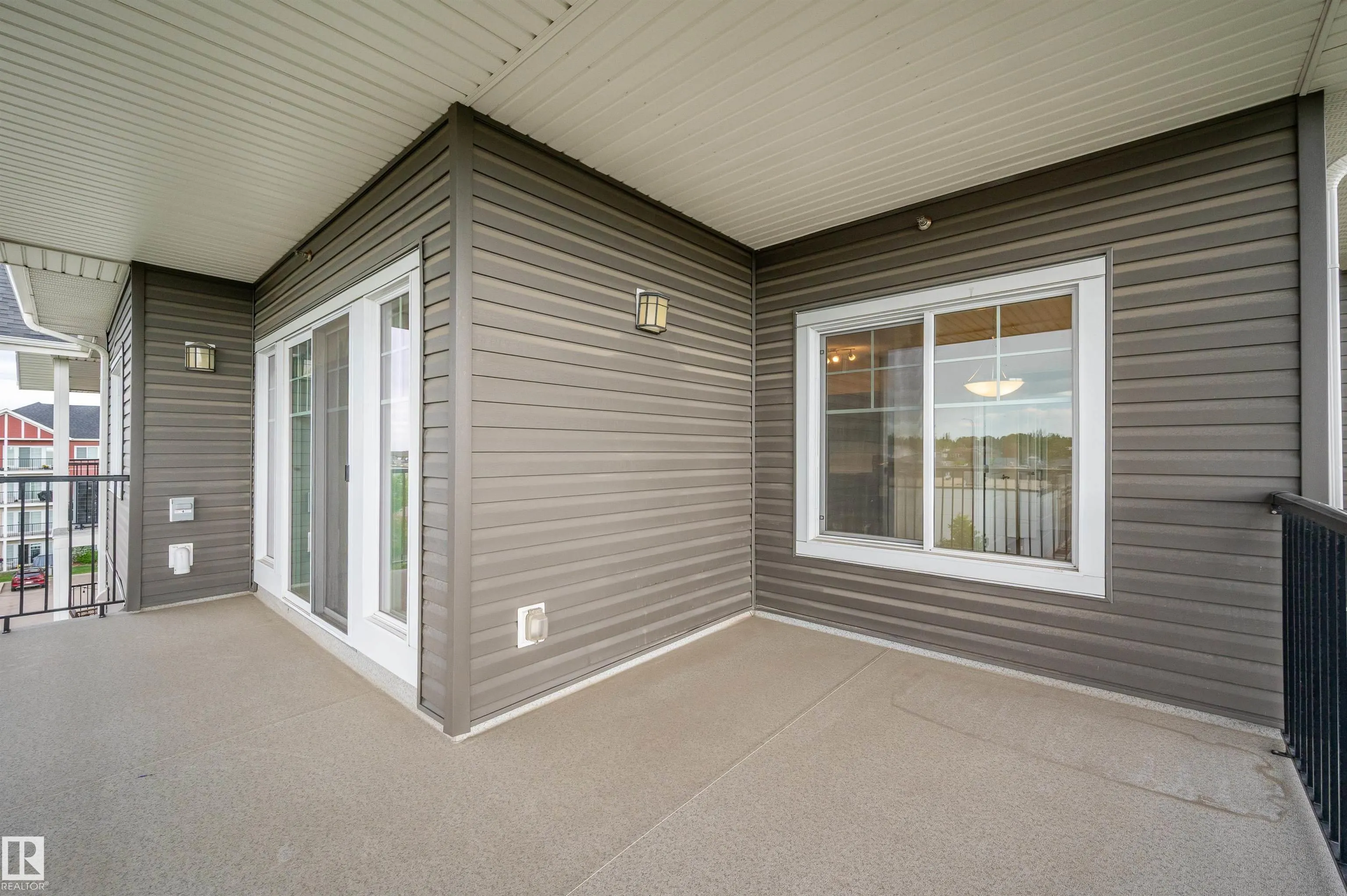 2 AUGUSTINE Crescent