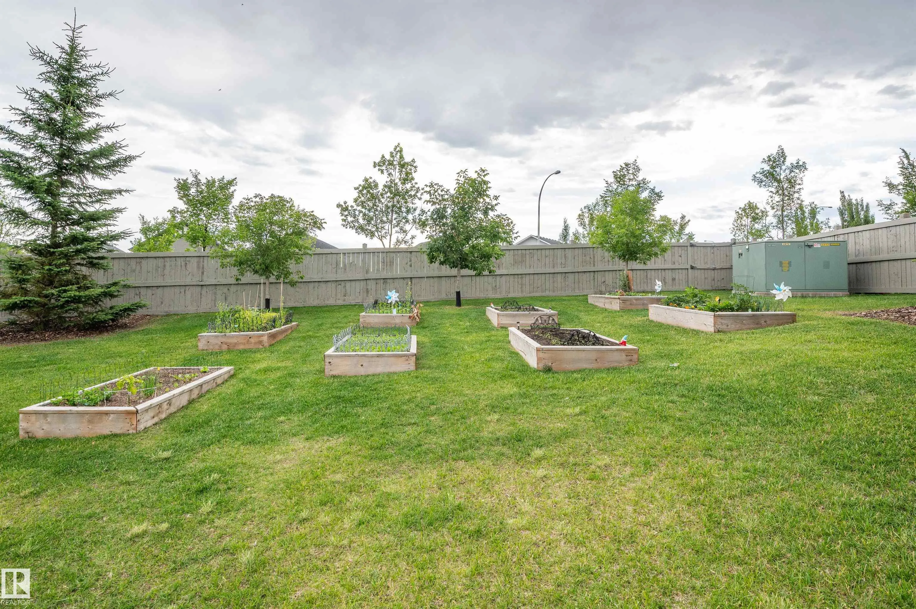 2 AUGUSTINE Crescent