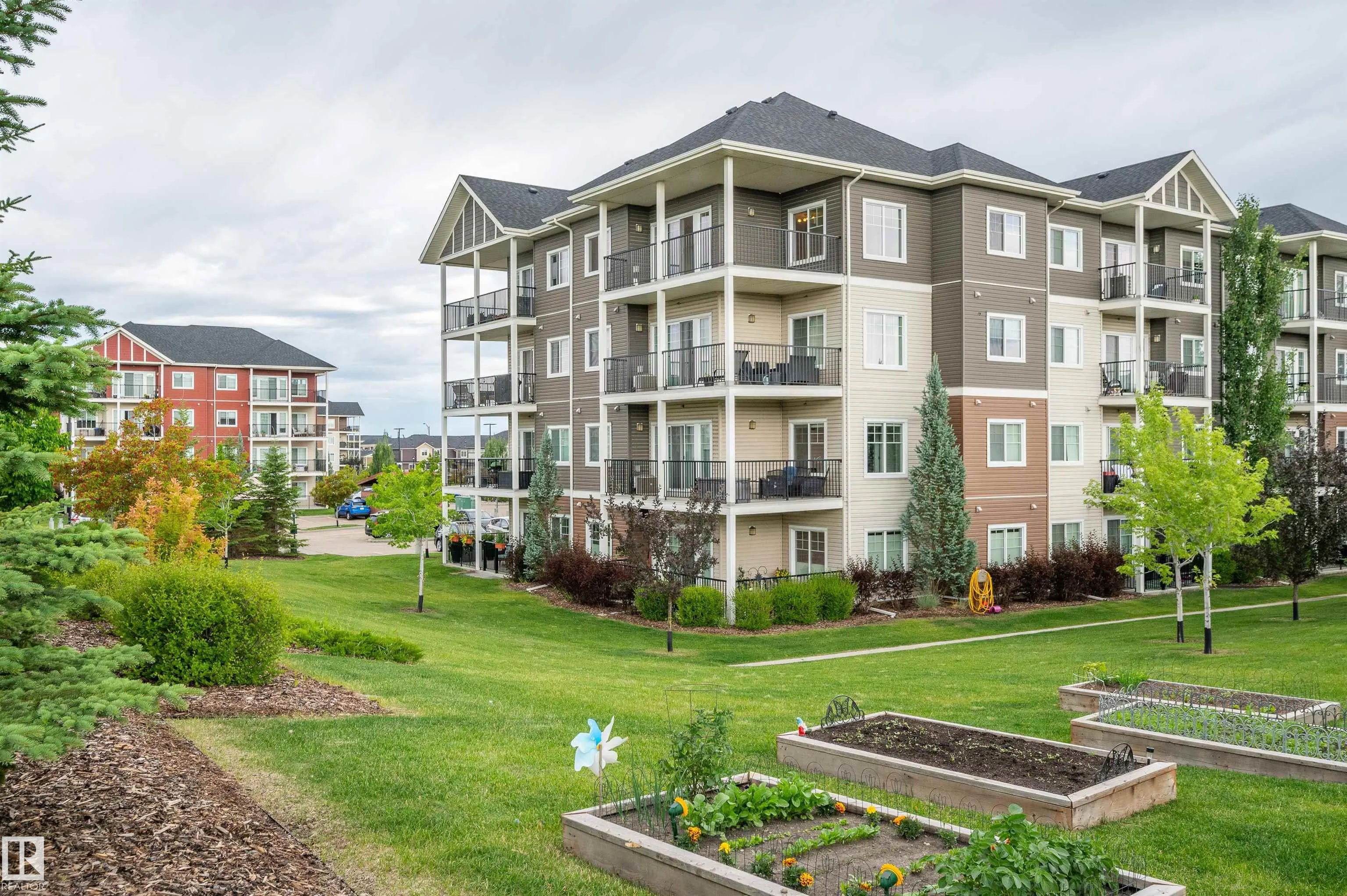 2 AUGUSTINE Crescent