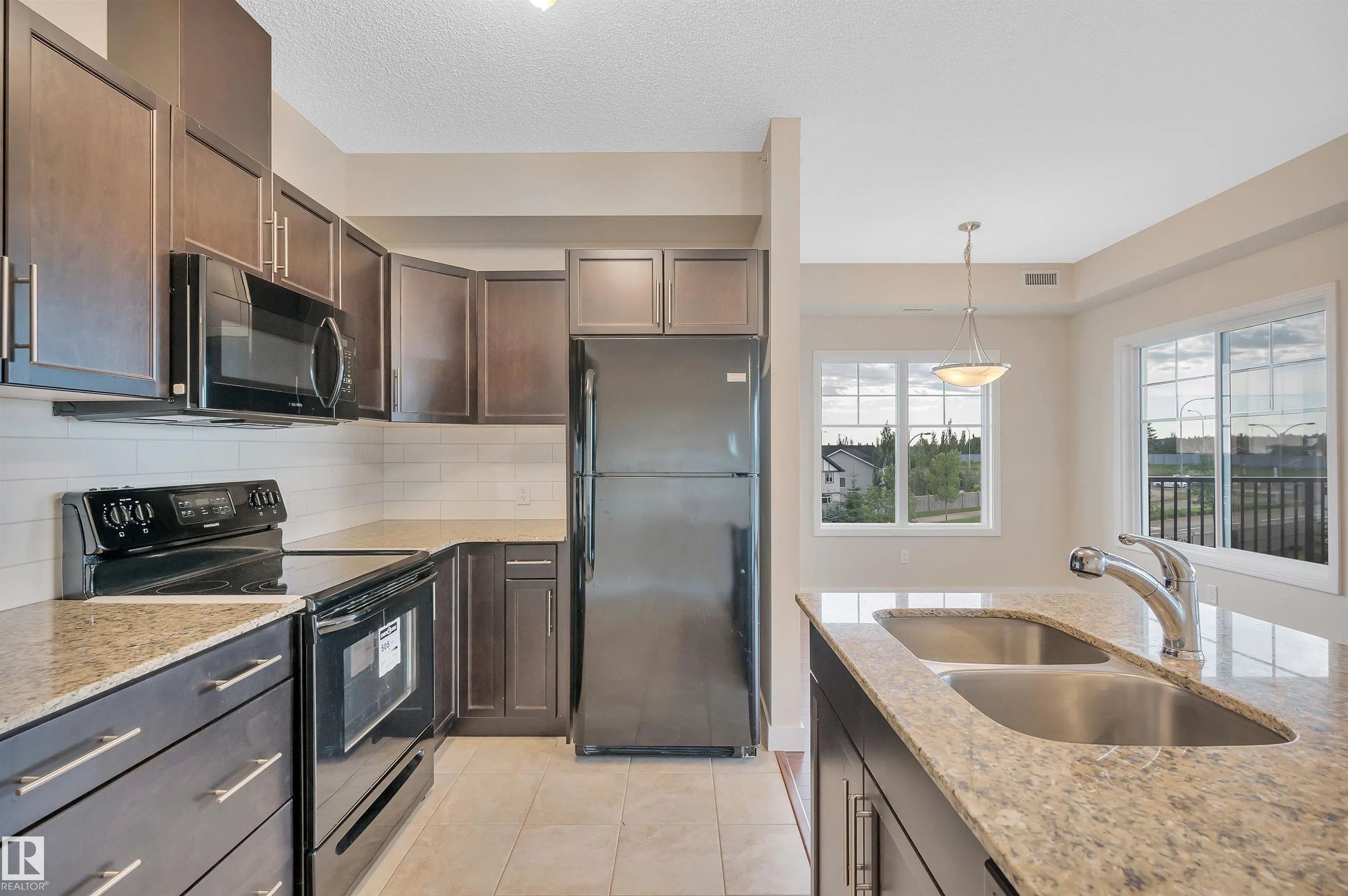 2 AUGUSTINE Crescent