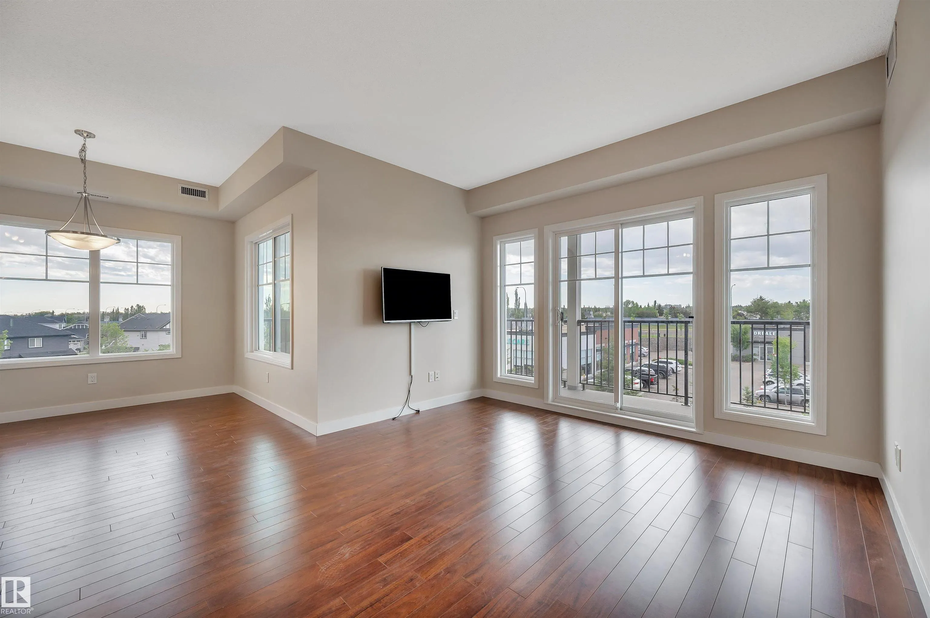 2 AUGUSTINE Crescent