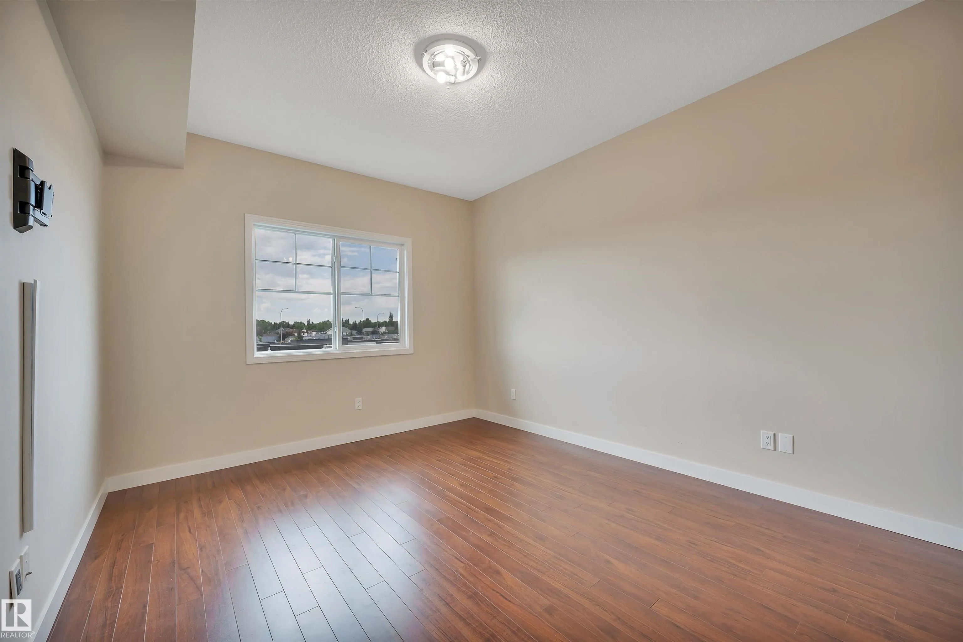 2 AUGUSTINE Crescent