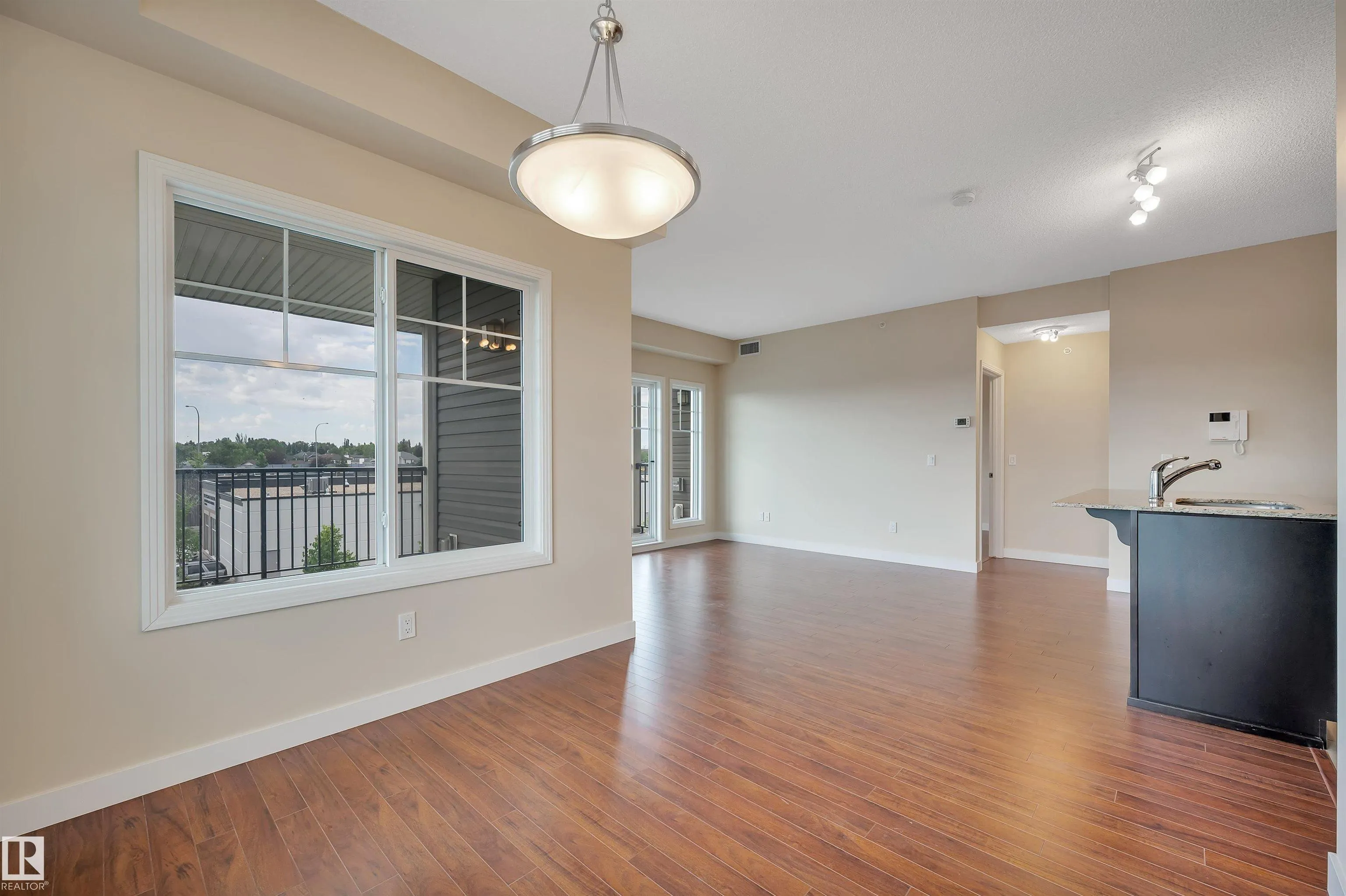 2 AUGUSTINE Crescent