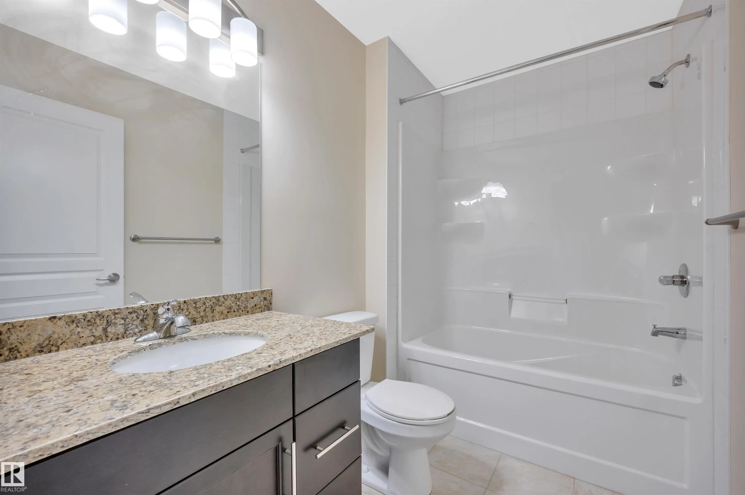 2 AUGUSTINE Crescent