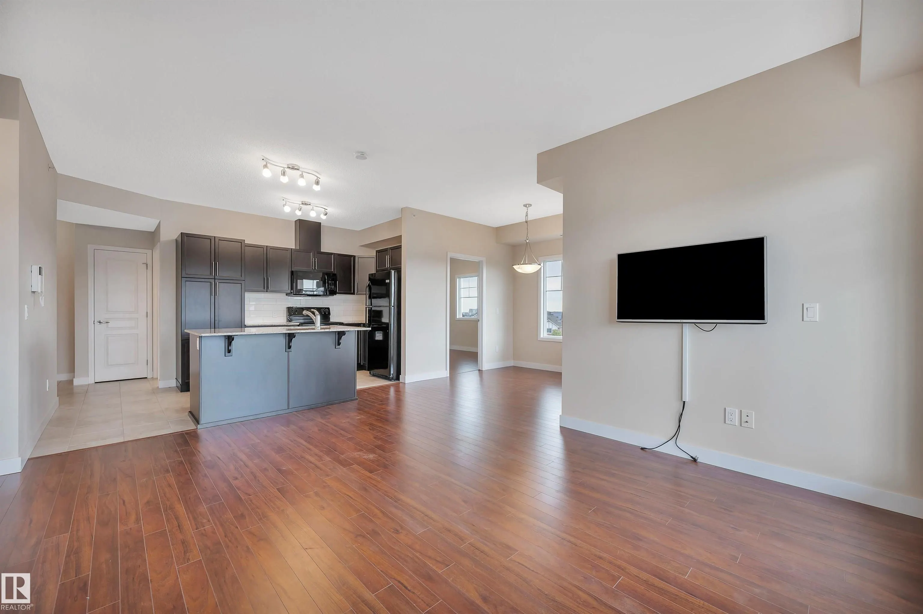 2 AUGUSTINE Crescent