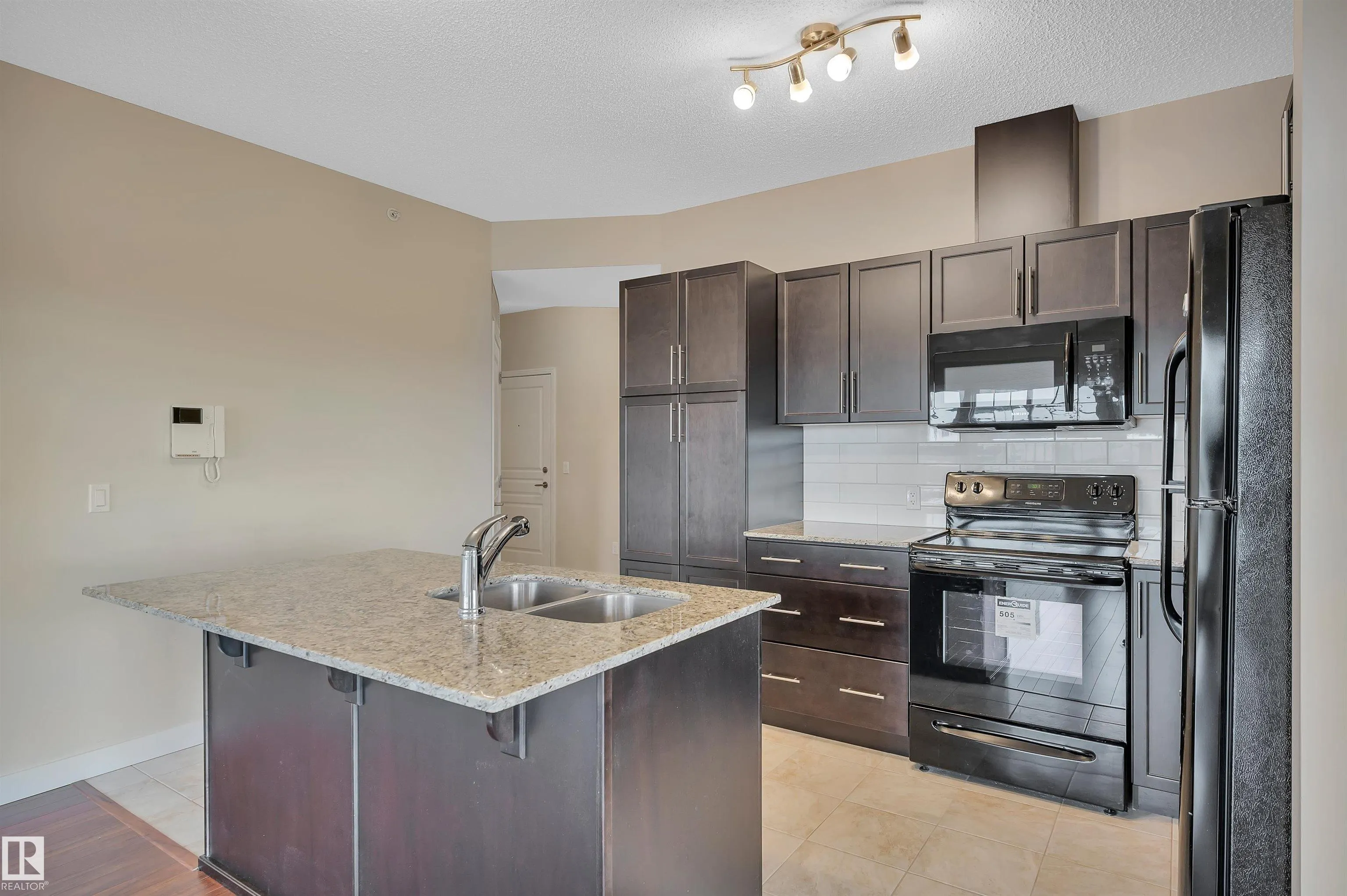 2 AUGUSTINE Crescent