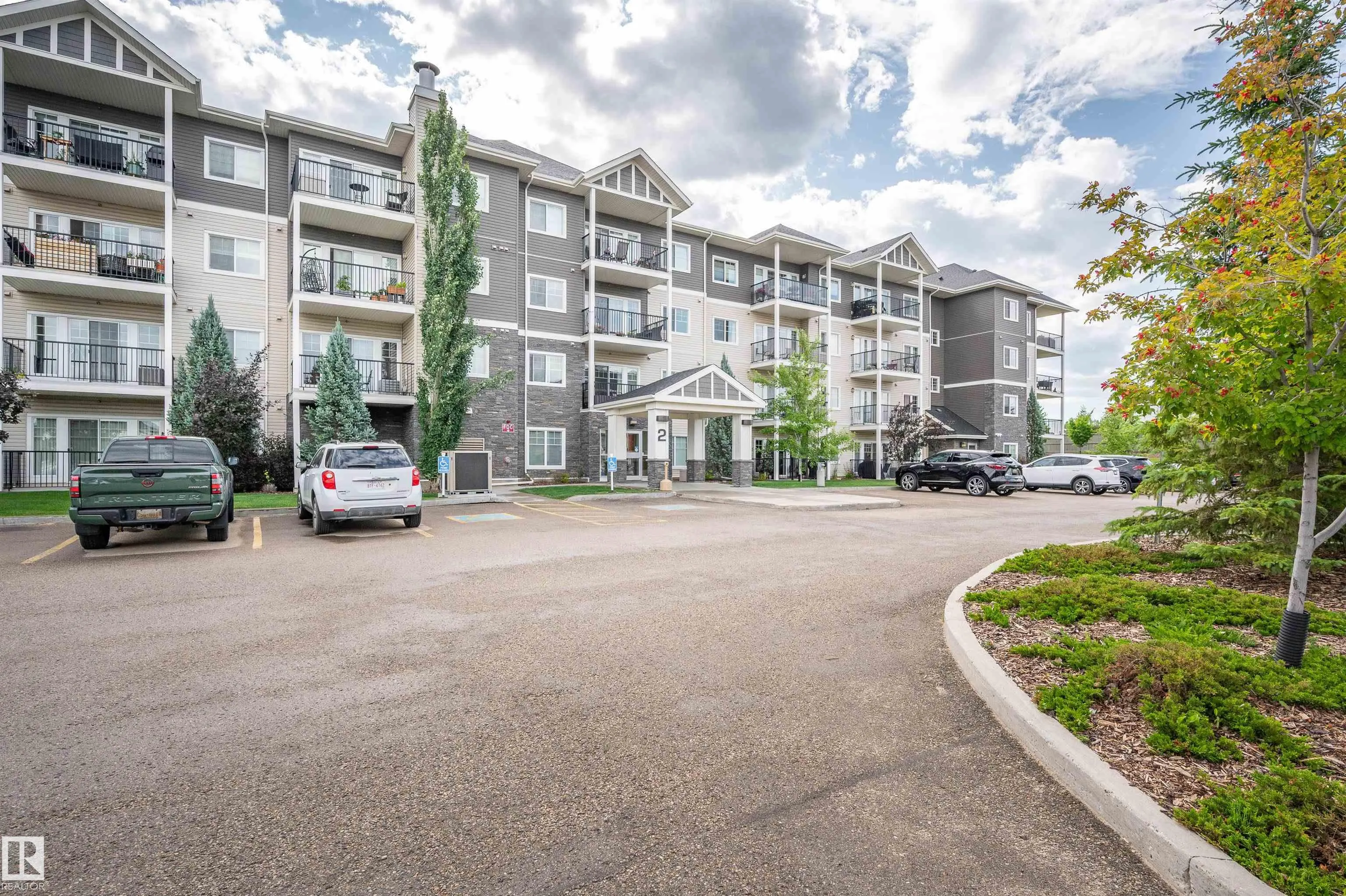 2 AUGUSTINE Crescent