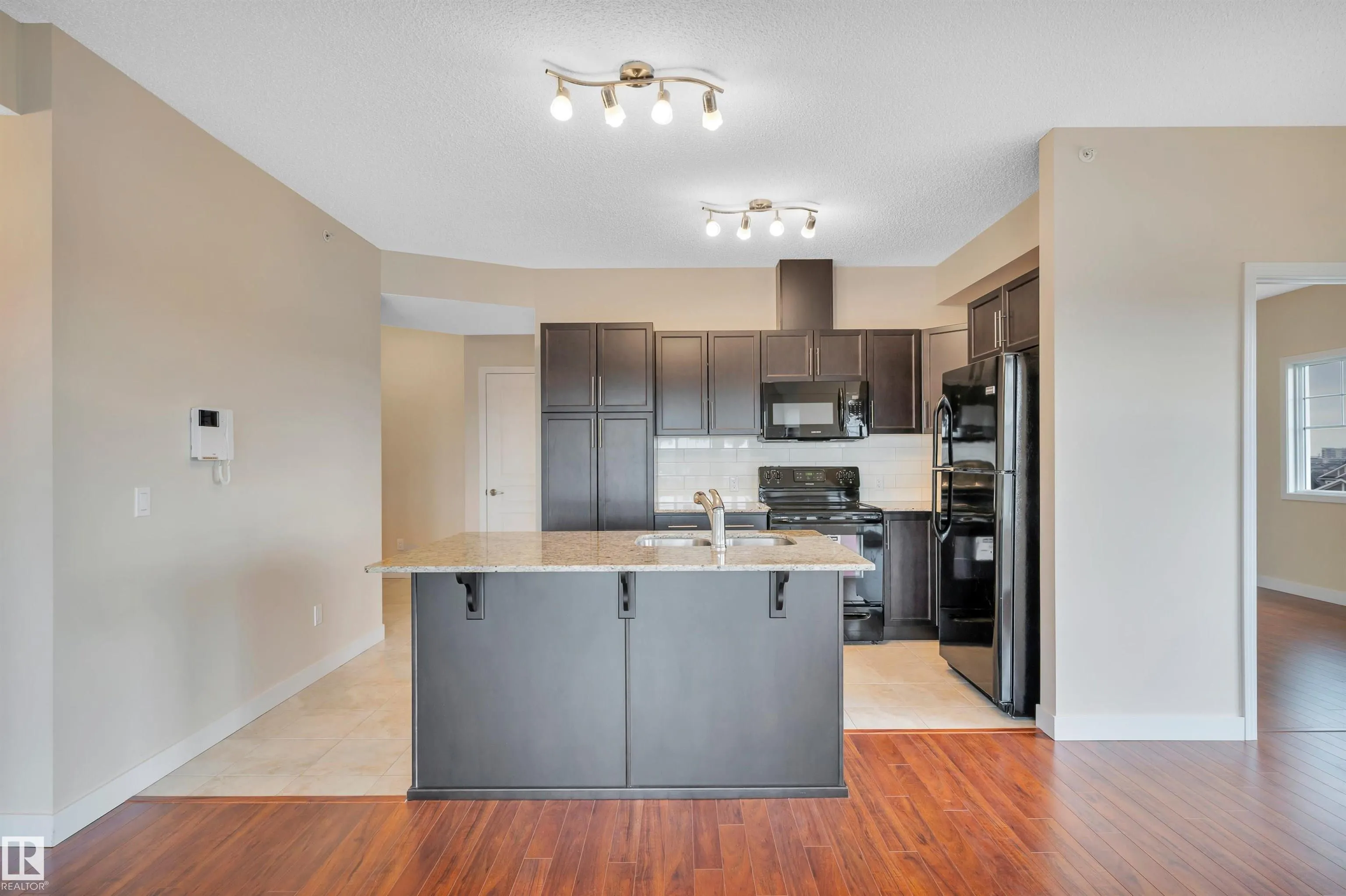 2 AUGUSTINE Crescent