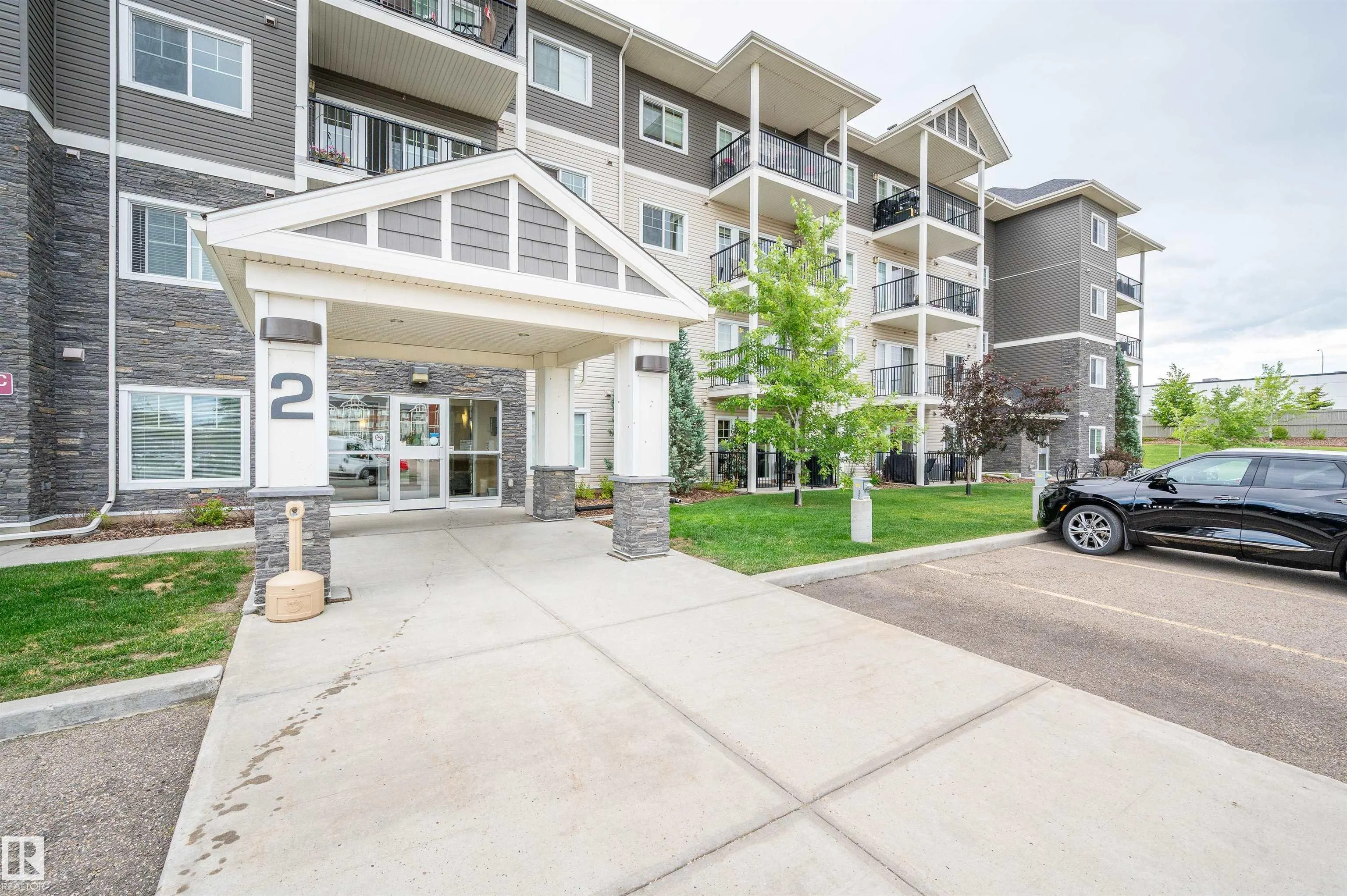 2 AUGUSTINE Crescent