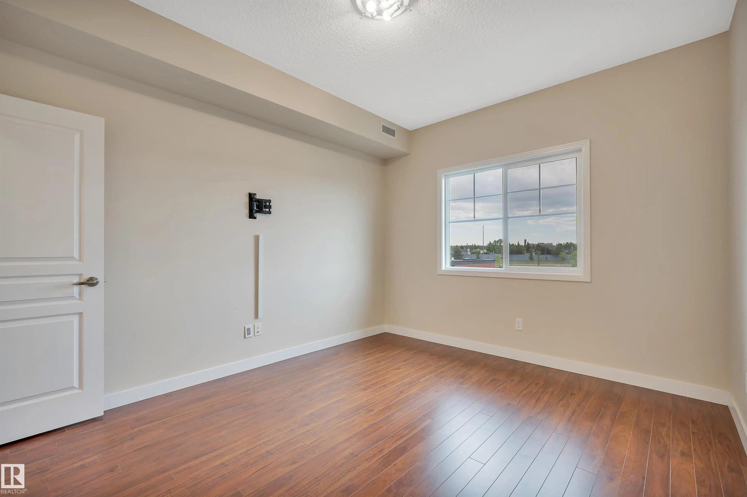 2 AUGUSTINE Crescent