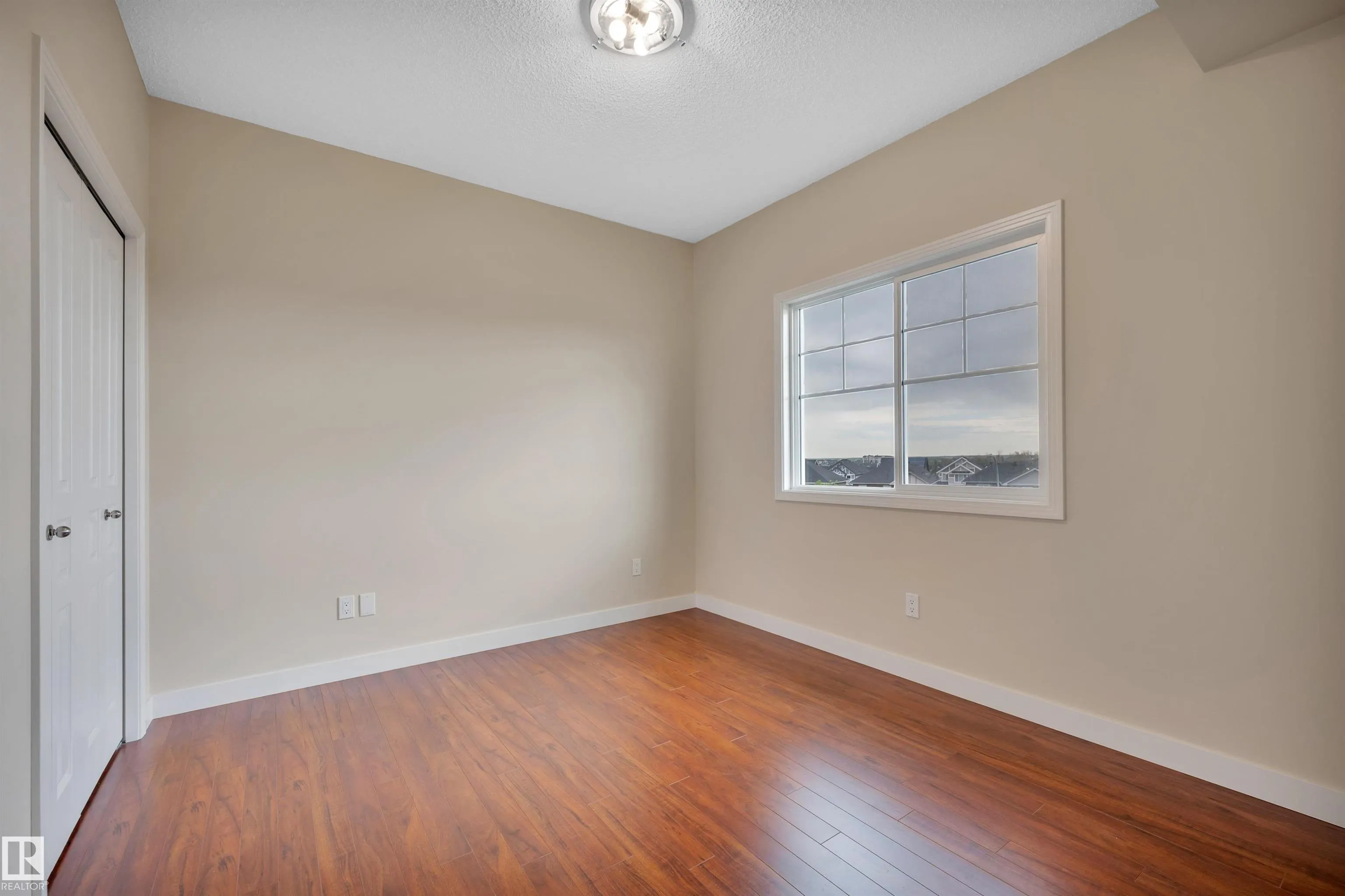 2 AUGUSTINE Crescent