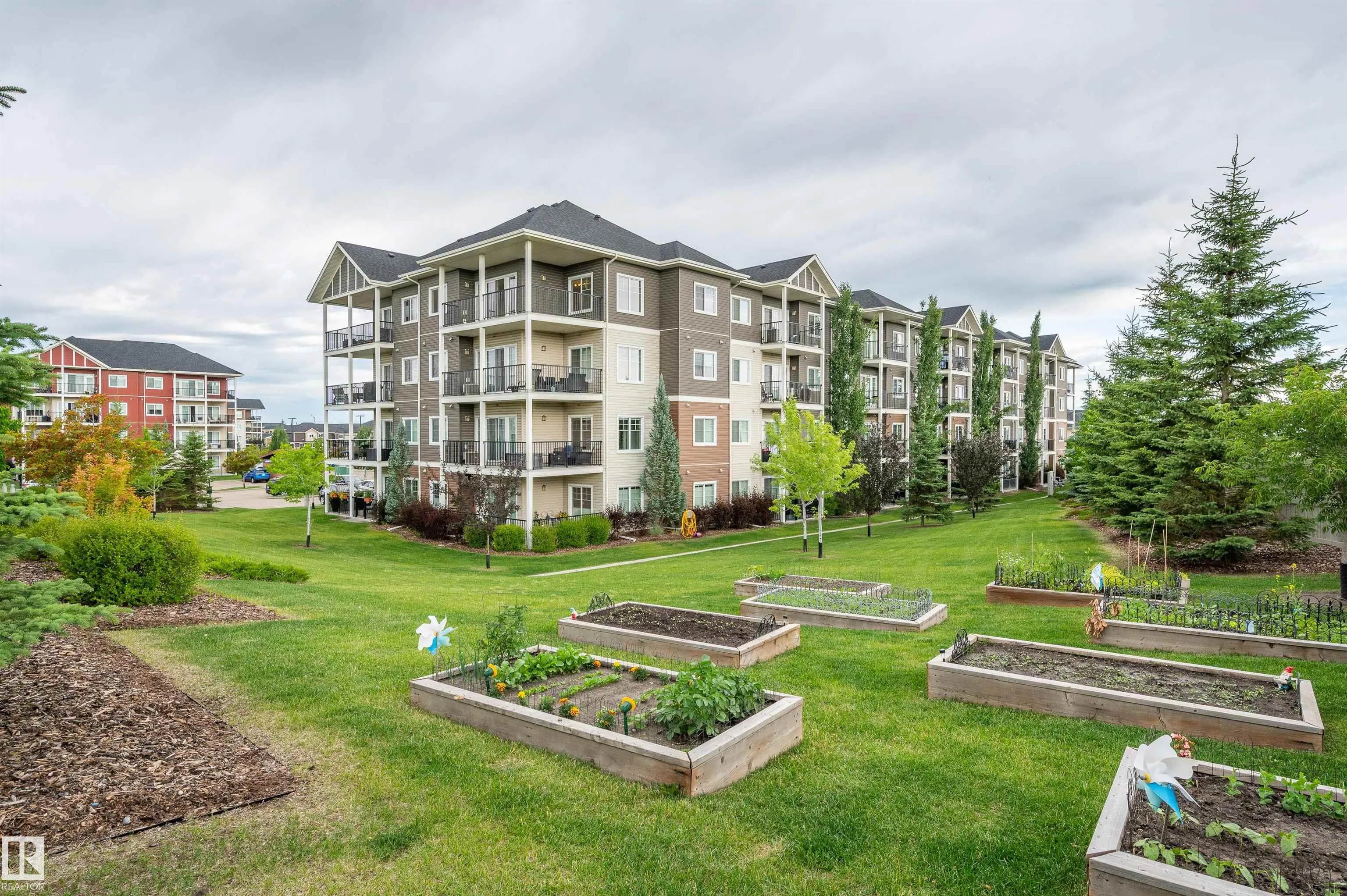 2 AUGUSTINE Crescent