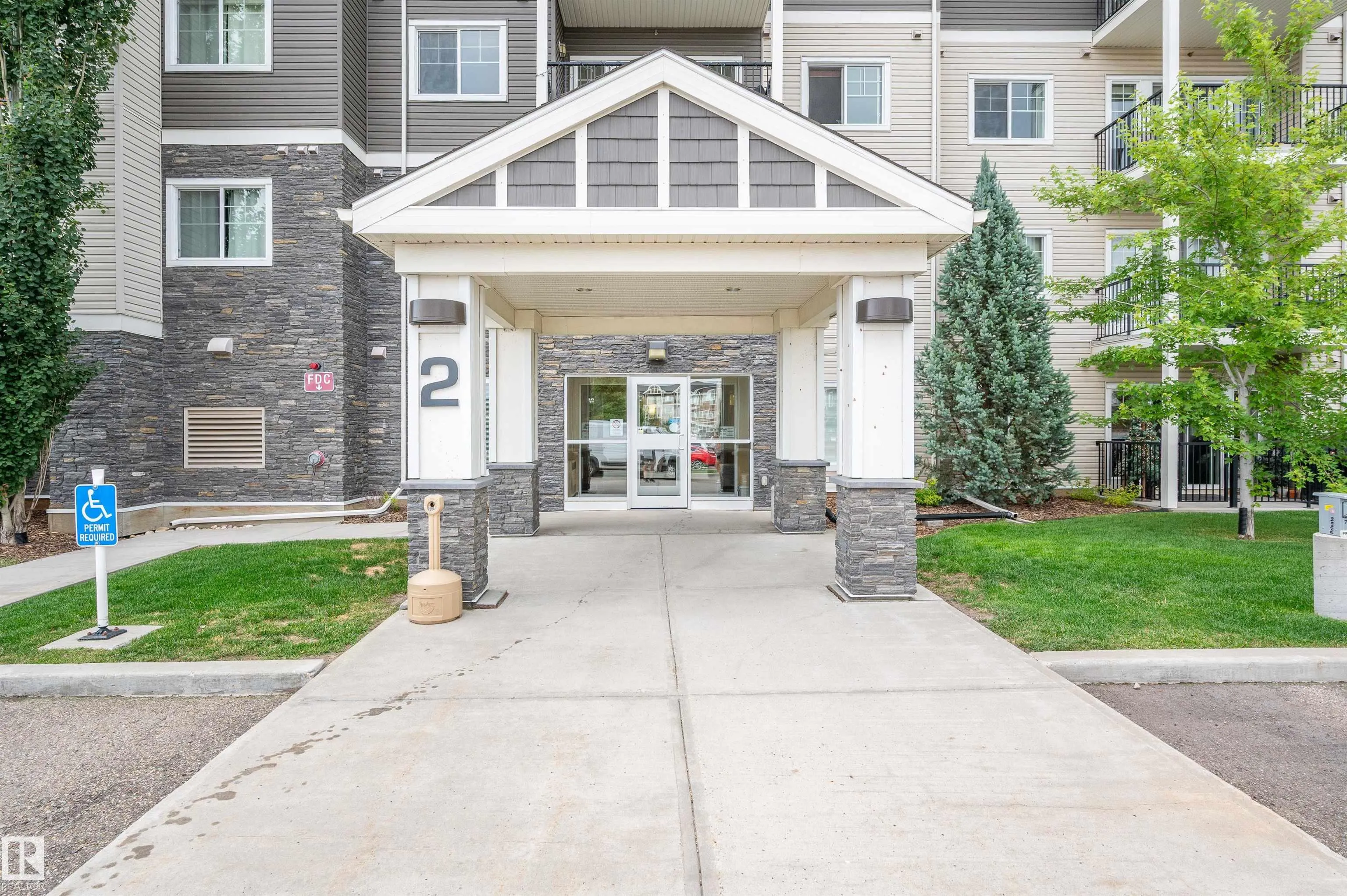 2 AUGUSTINE Crescent