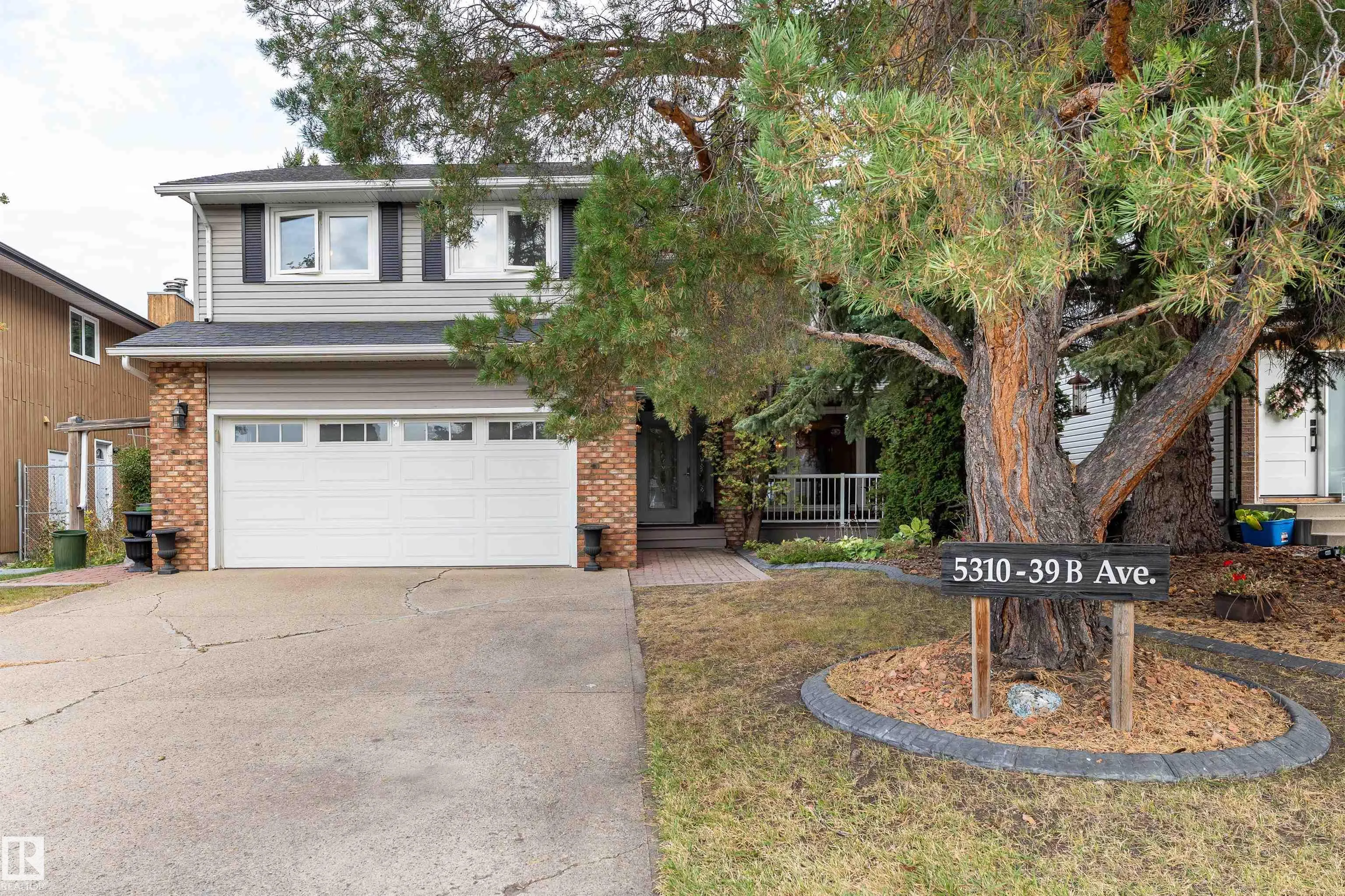 5310 39B Avenue
