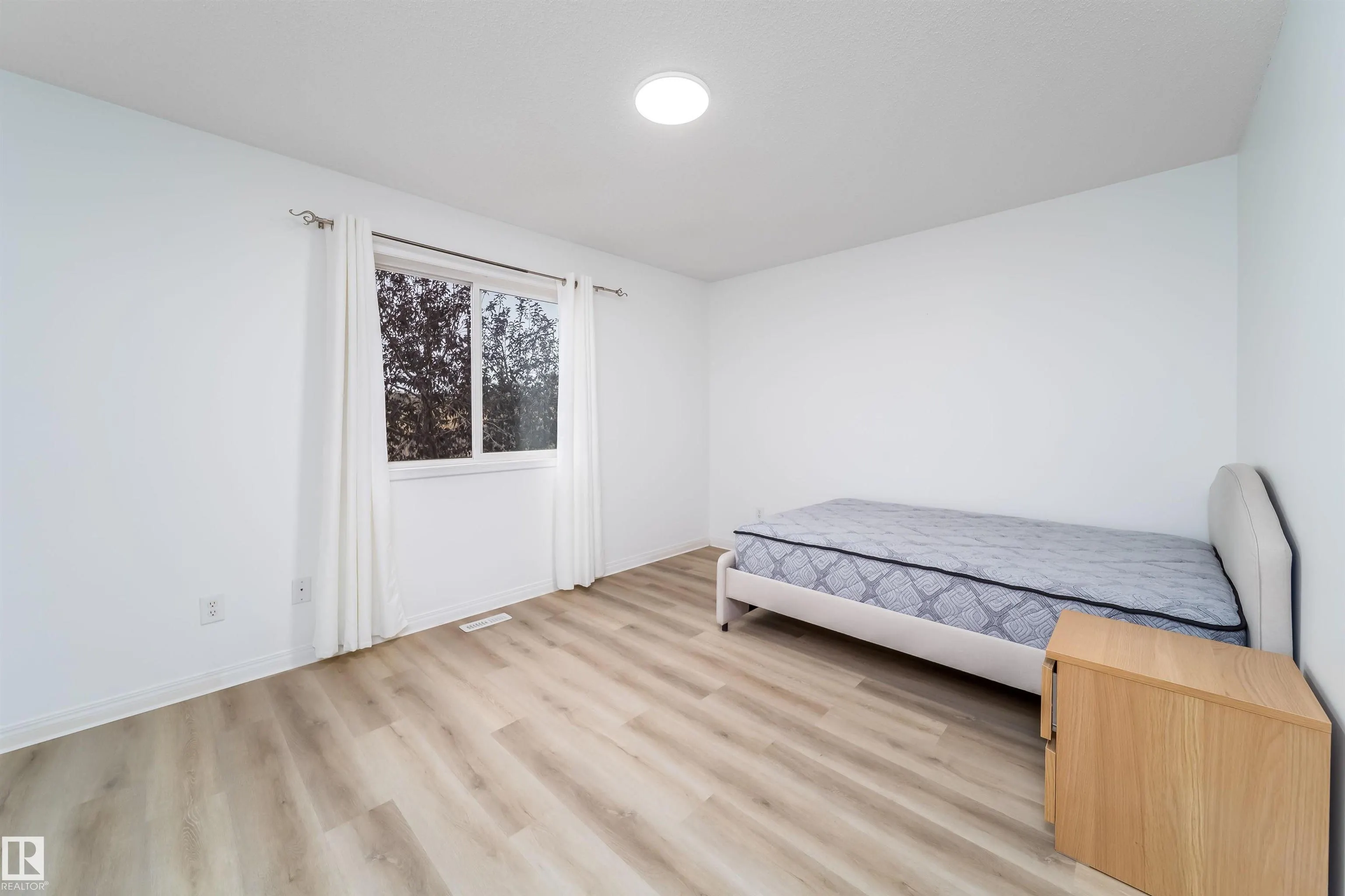 130 Hyndman Crescent