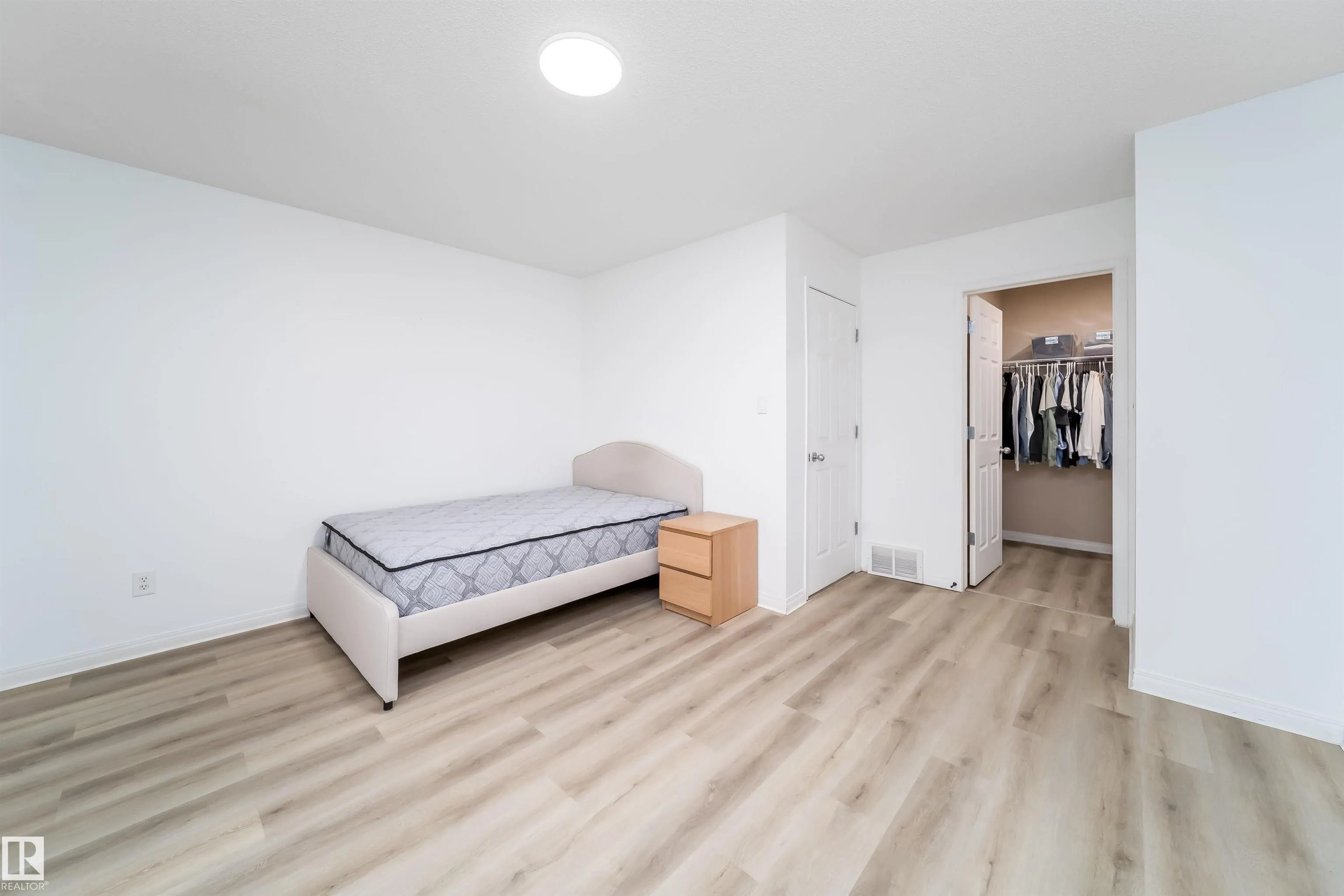 130 Hyndman Crescent