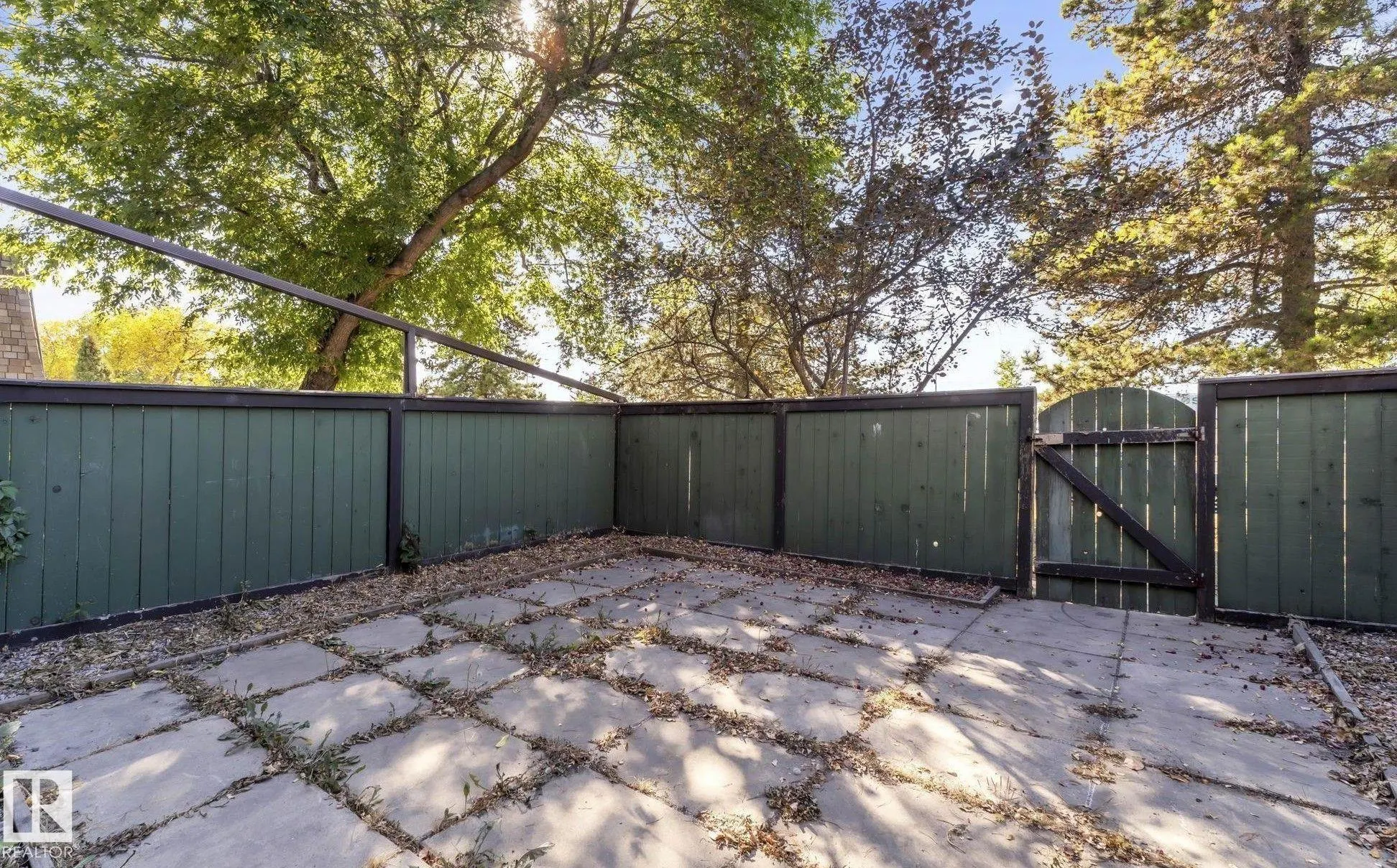 713 VILLAGE ON THE GREEN