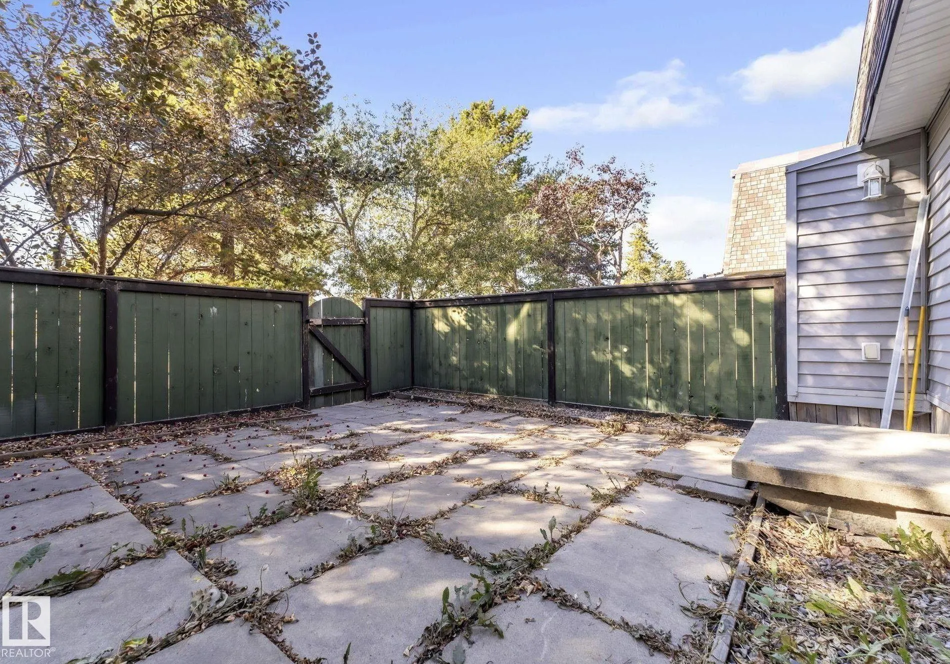 713 VILLAGE ON THE GREEN