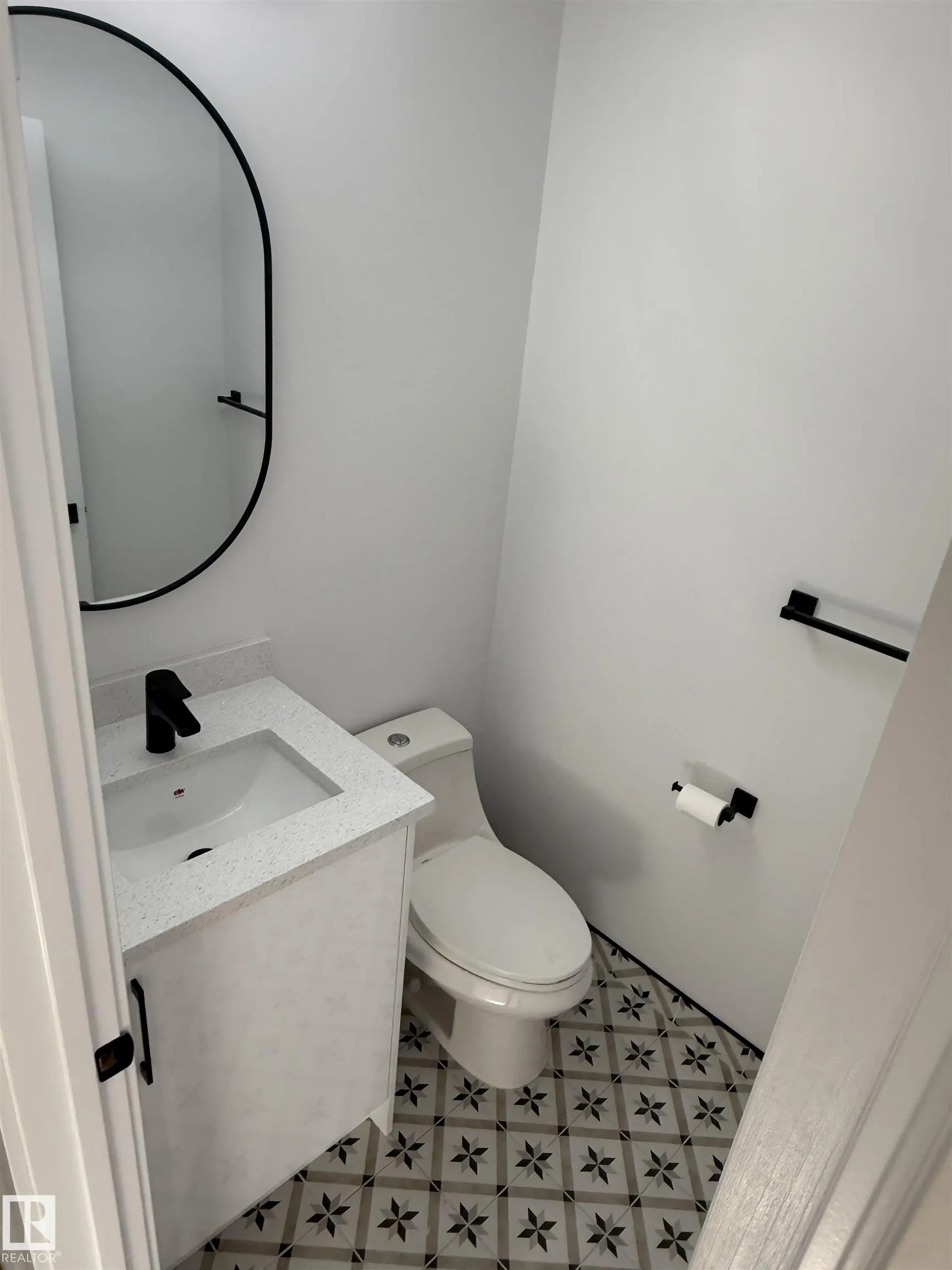 713 VILLAGE ON THE GREEN